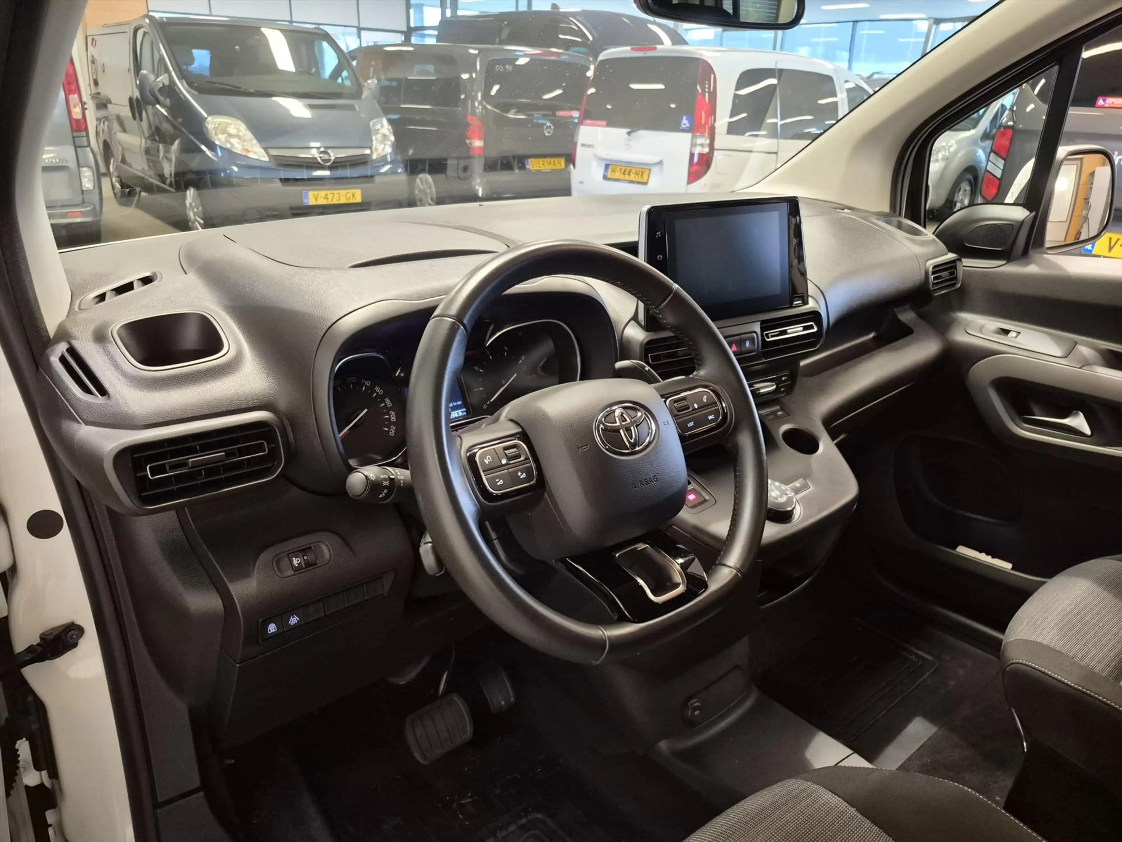 Toyota Proace City Verso L1 Rolstoelauto Automaat 3+1 — photo 23