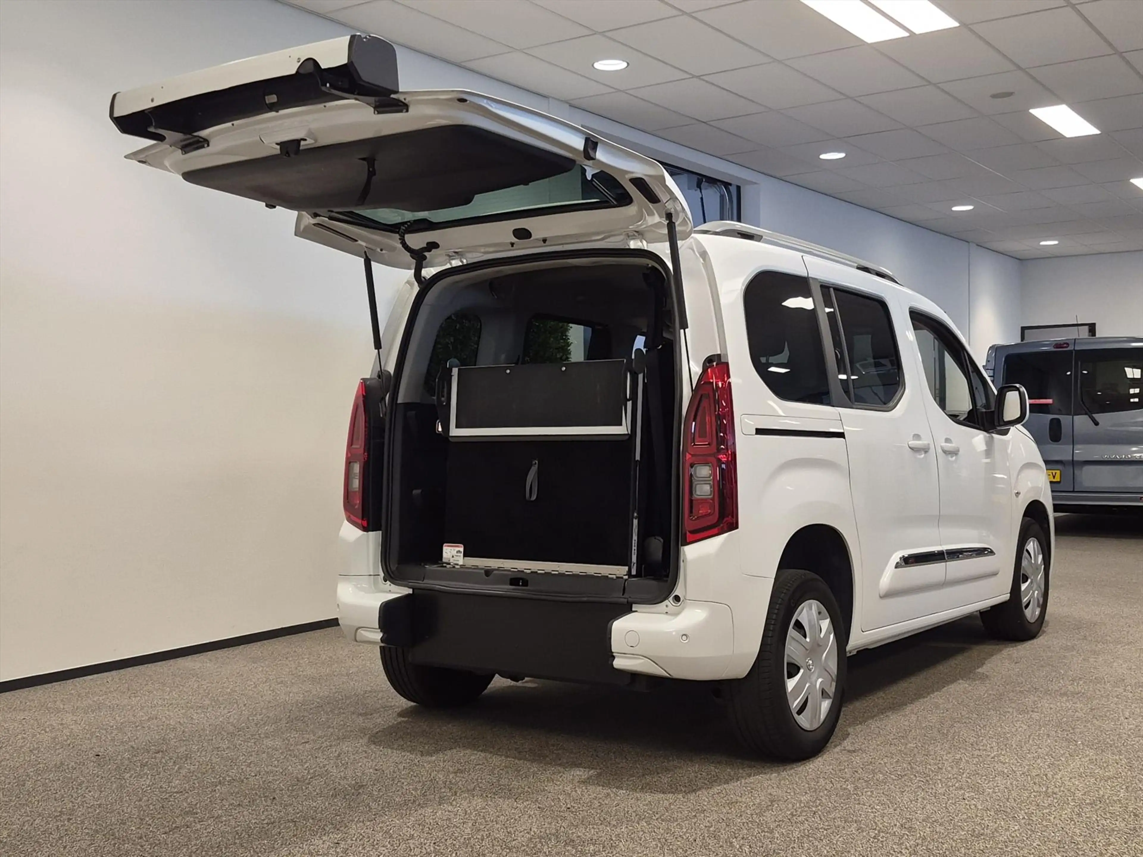 Toyota Proace City Verso L1 Rolstoelauto Automaat 3+1 — photo 14