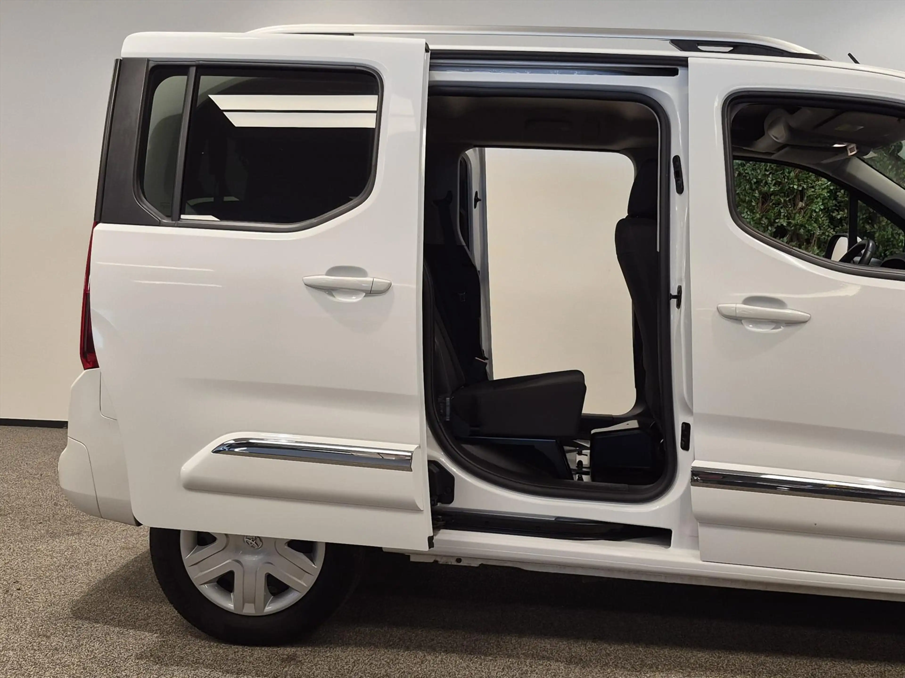 Toyota Proace City Verso L1 Rolstoelauto Automaat 3+1 — photo 21