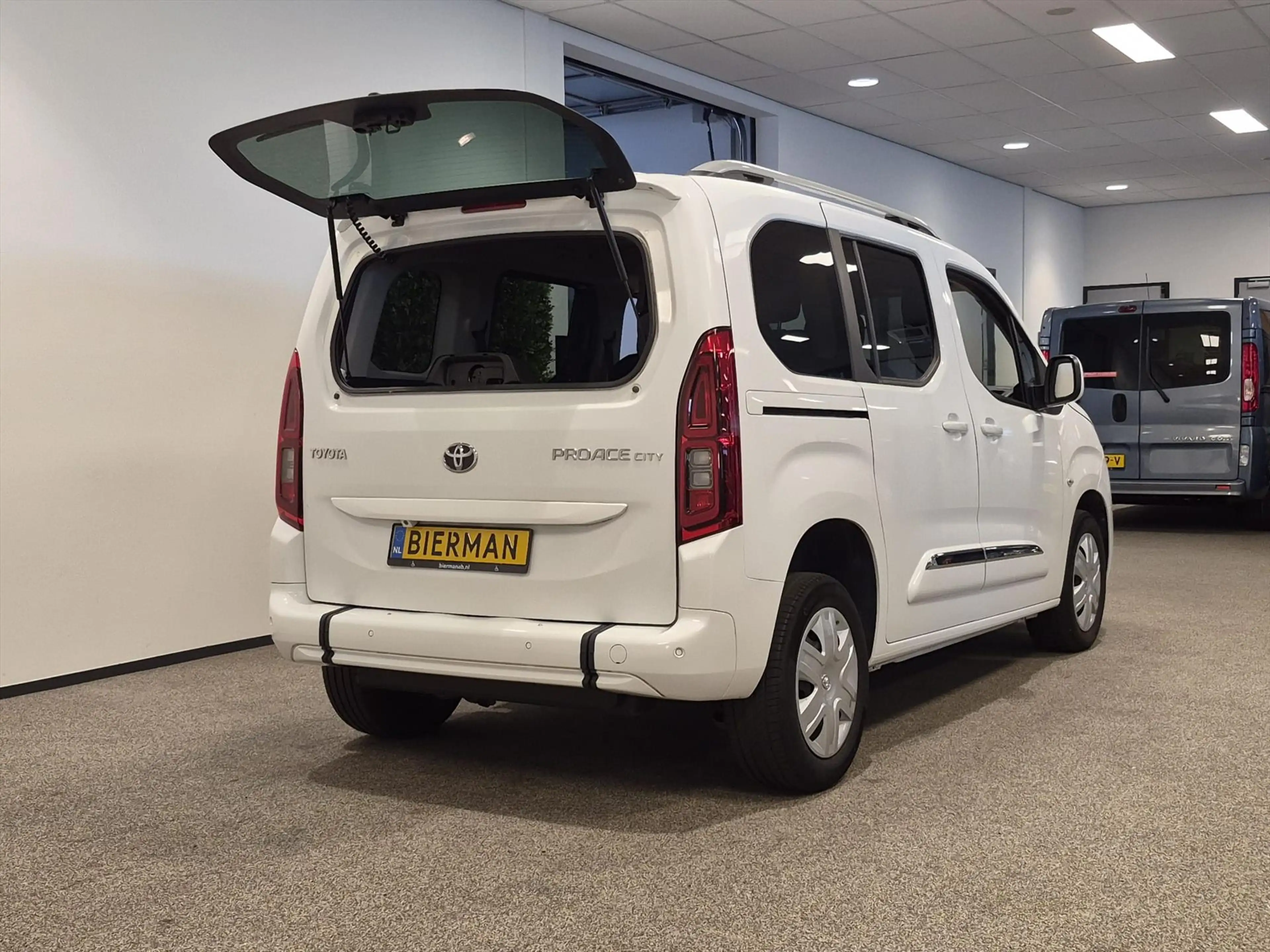 Toyota Proace City Verso L1 Rolstoelauto Automaat 3+1 — photo 19