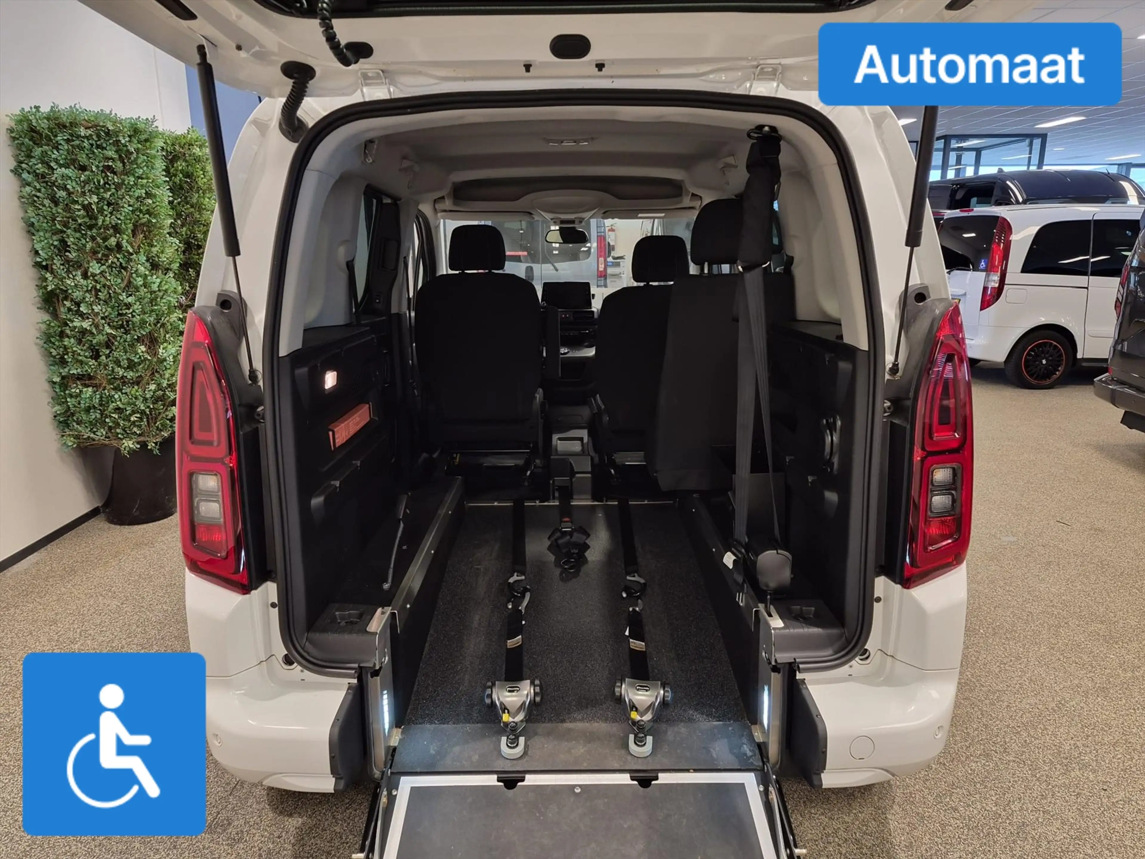 Toyota Proace City Verso L1 Rolstoelauto Automaat 3+1 — photo 3
