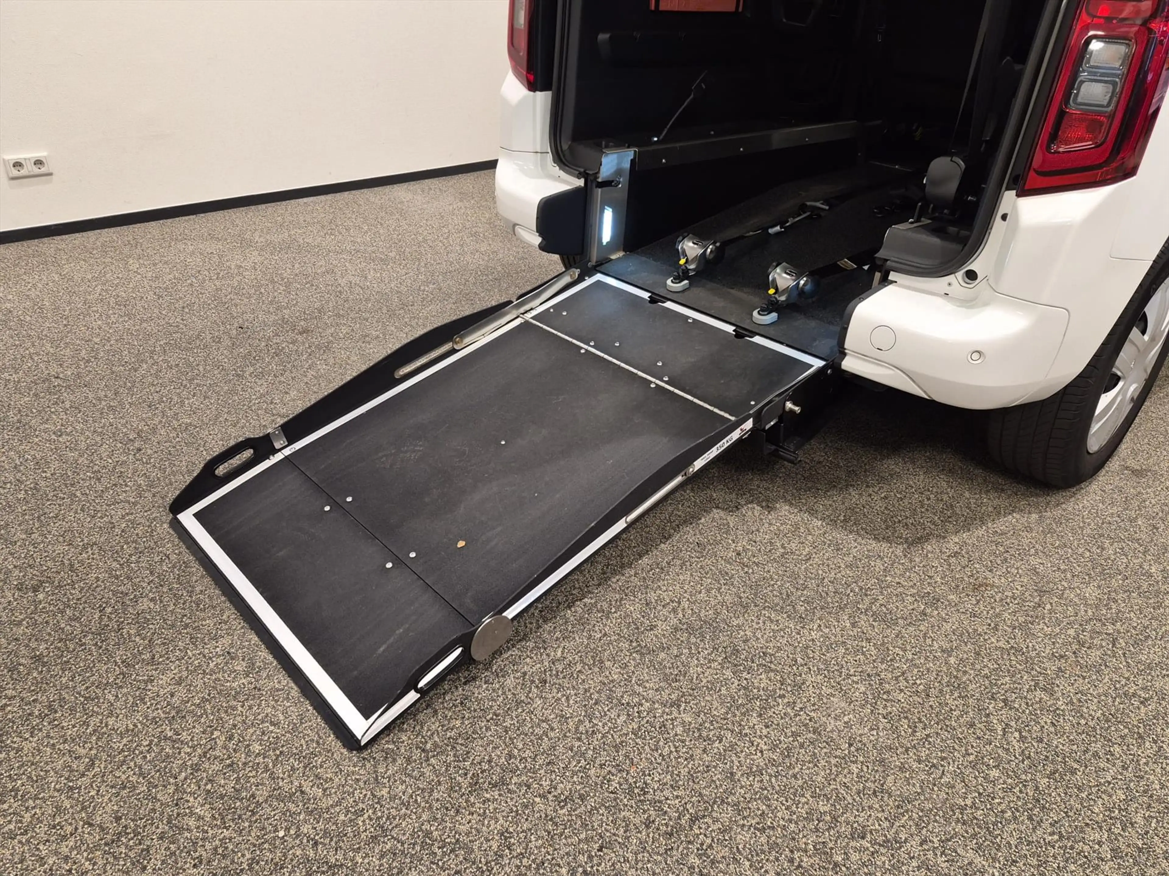 Toyota Proace City Verso L1 Rolstoelauto Automaat 3+1 — photo 10