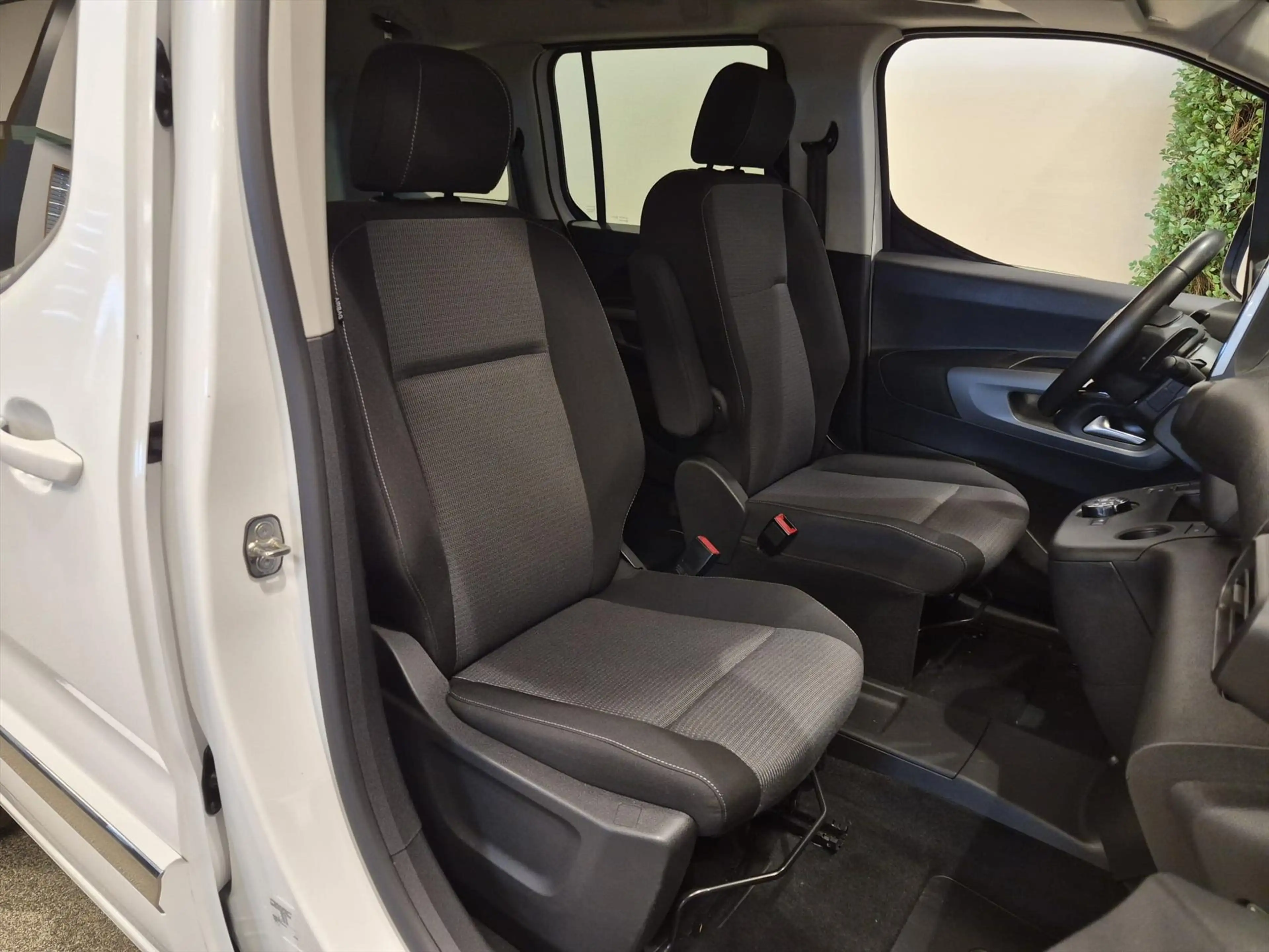 Toyota Proace City Verso L1 Rolstoelauto Automaat 3+1 — photo 26