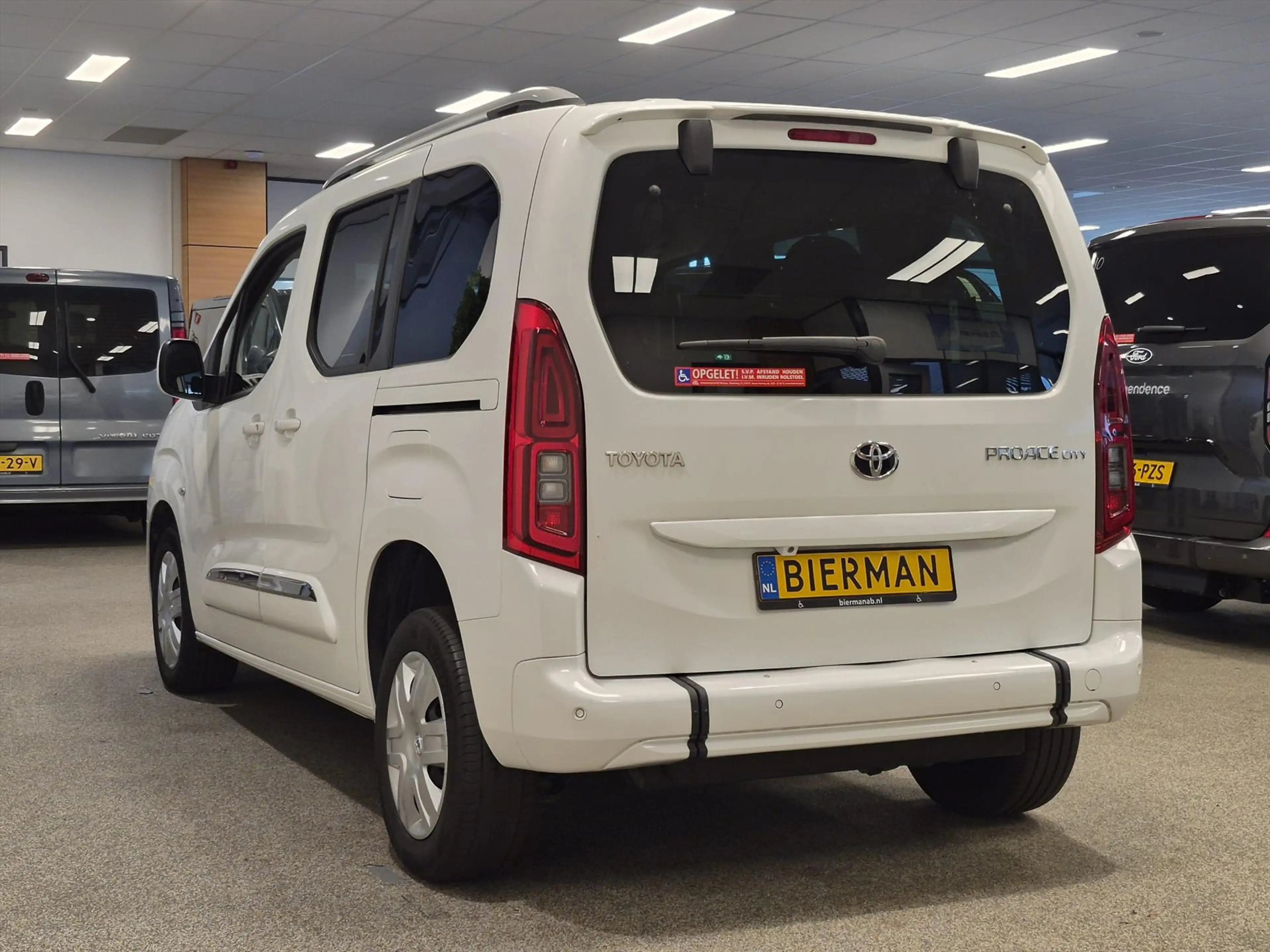 Toyota Proace City Verso L1 Rolstoelauto Automaat 3+1 — photo 17