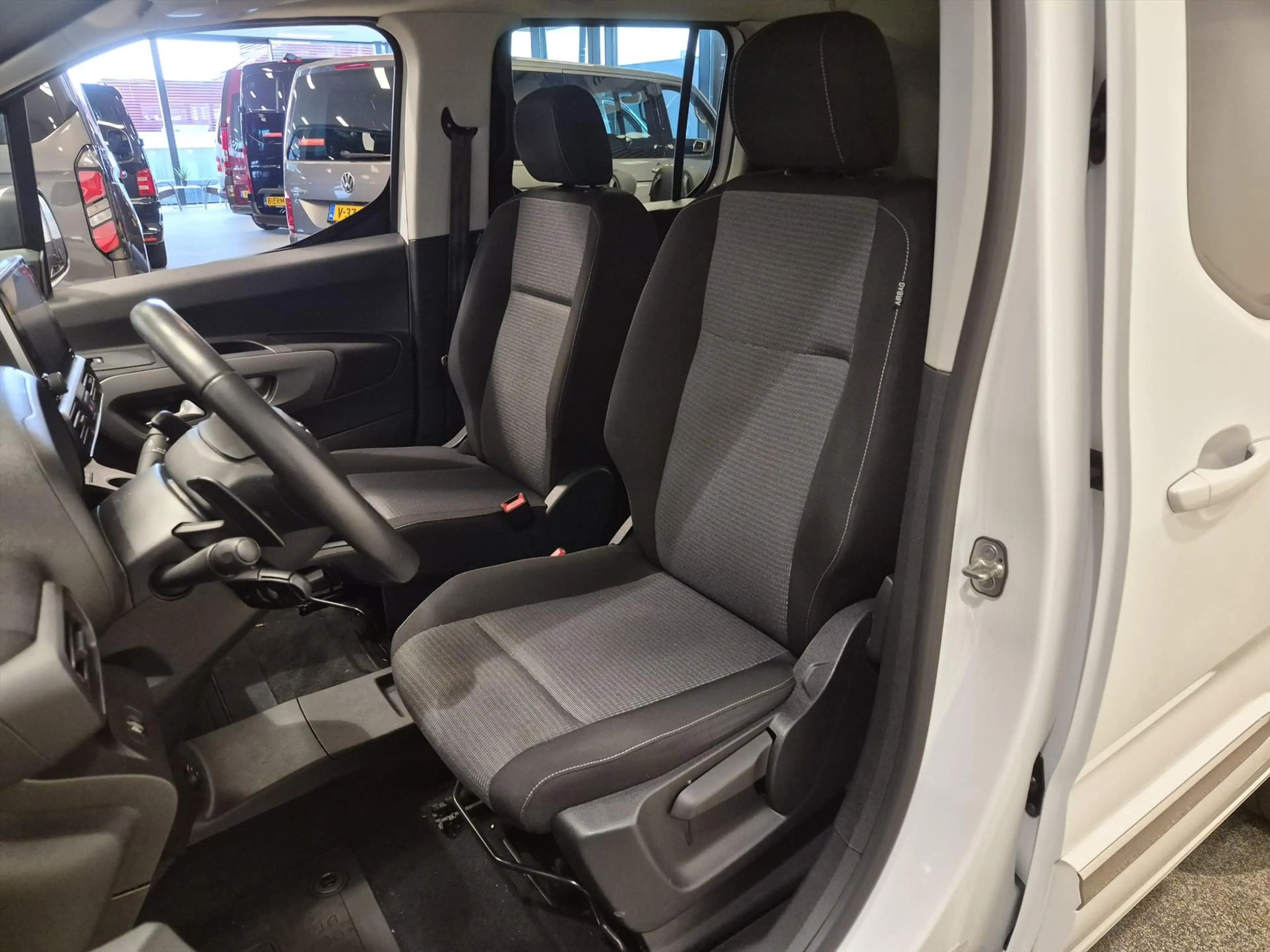 Toyota Proace City Verso L1 Rolstoelauto Automaat 3+1 — photo 24