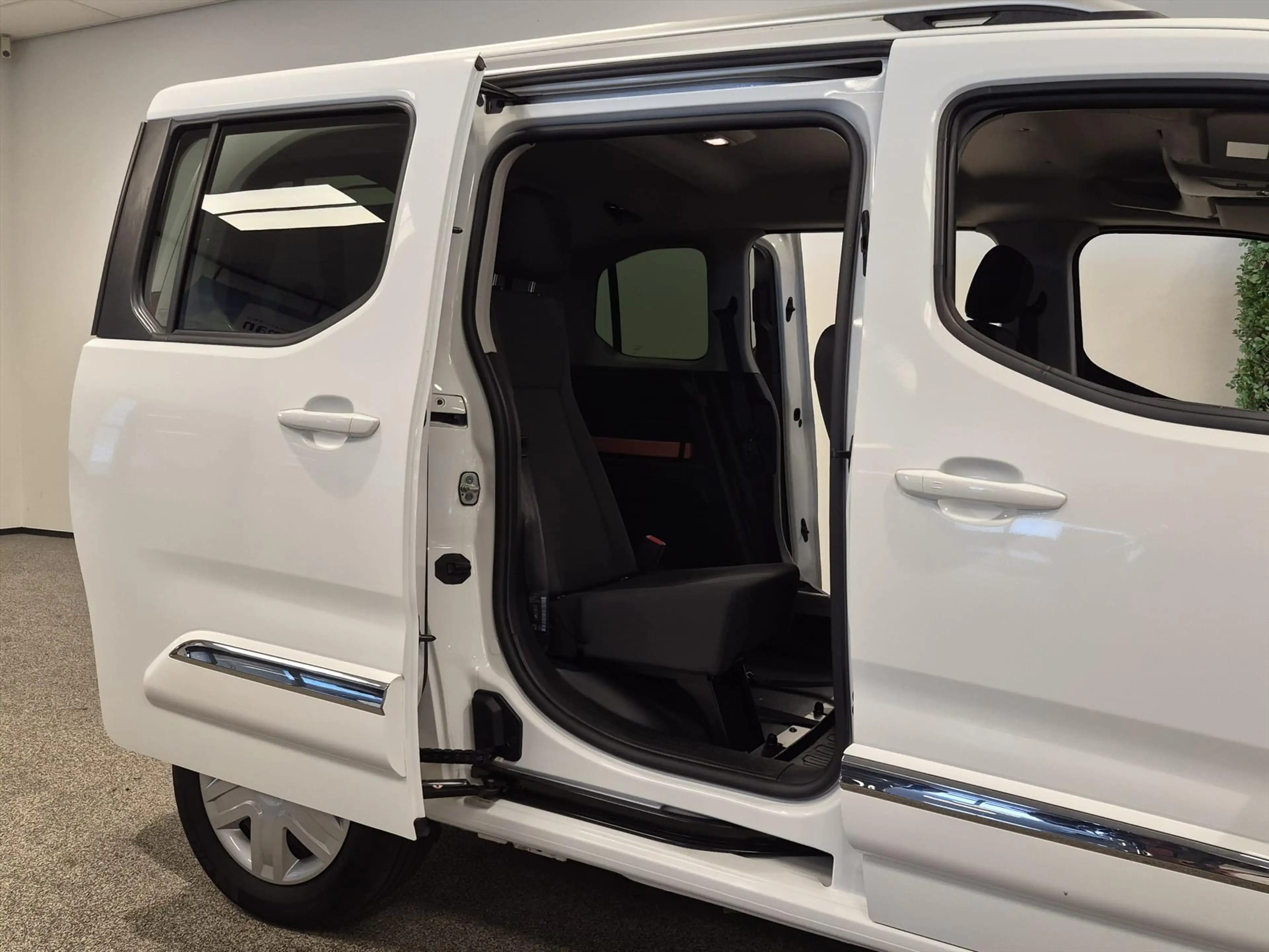 Toyota Proace City Verso L1 Rolstoelauto Automaat 3+1 — photo 20