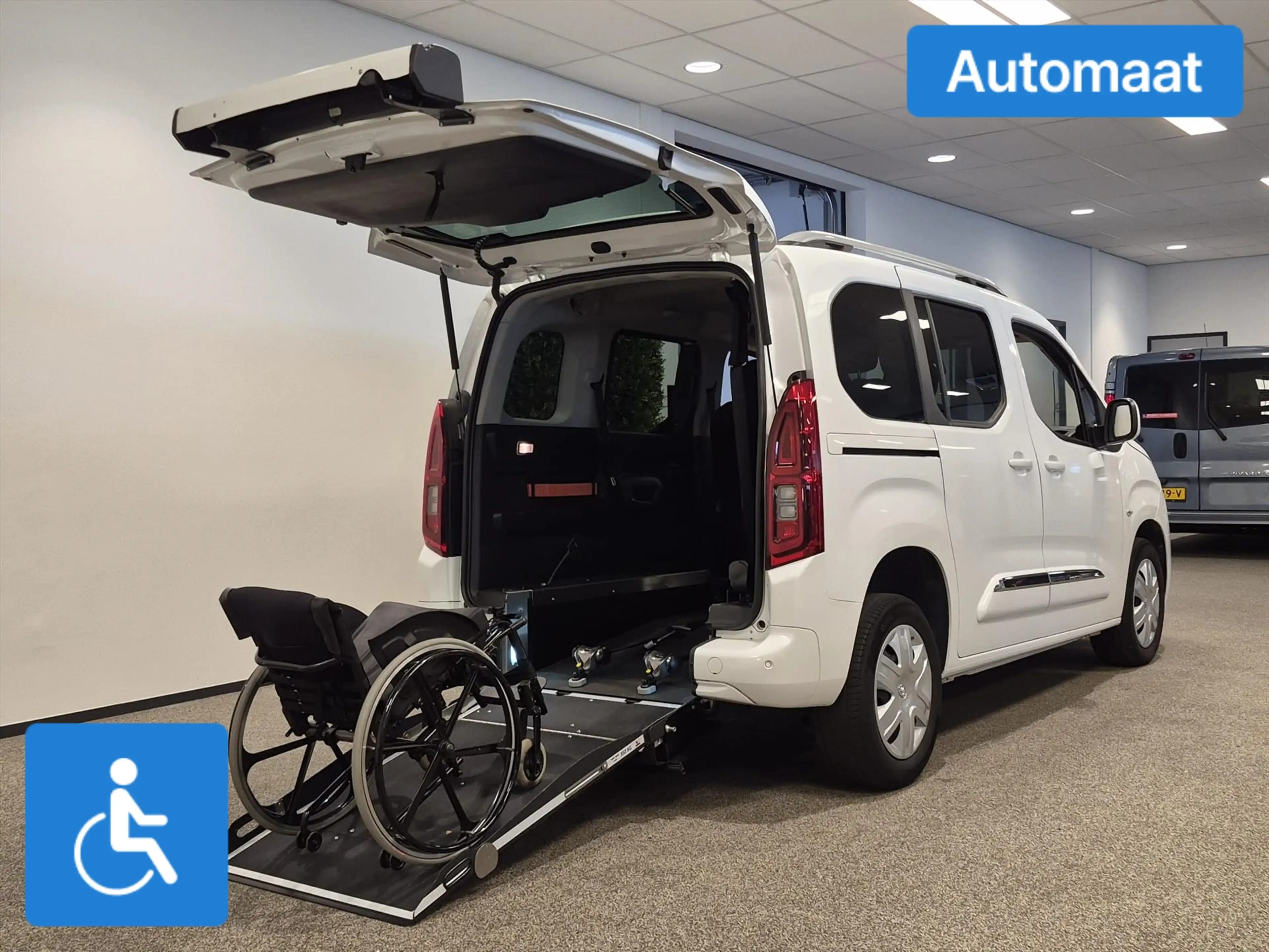Toyota Proace City Verso L1 Rolstoelauto Automaat 3+1 — photo 2