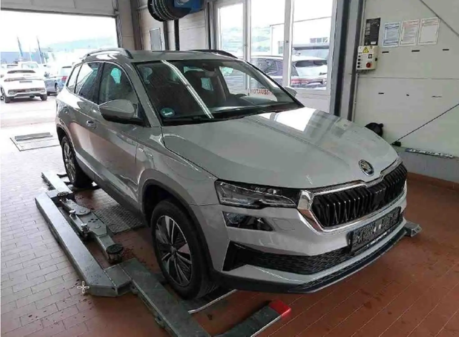 Skoda Karoq 2.0 TDI DSG Tour Standheizung Gris - 2