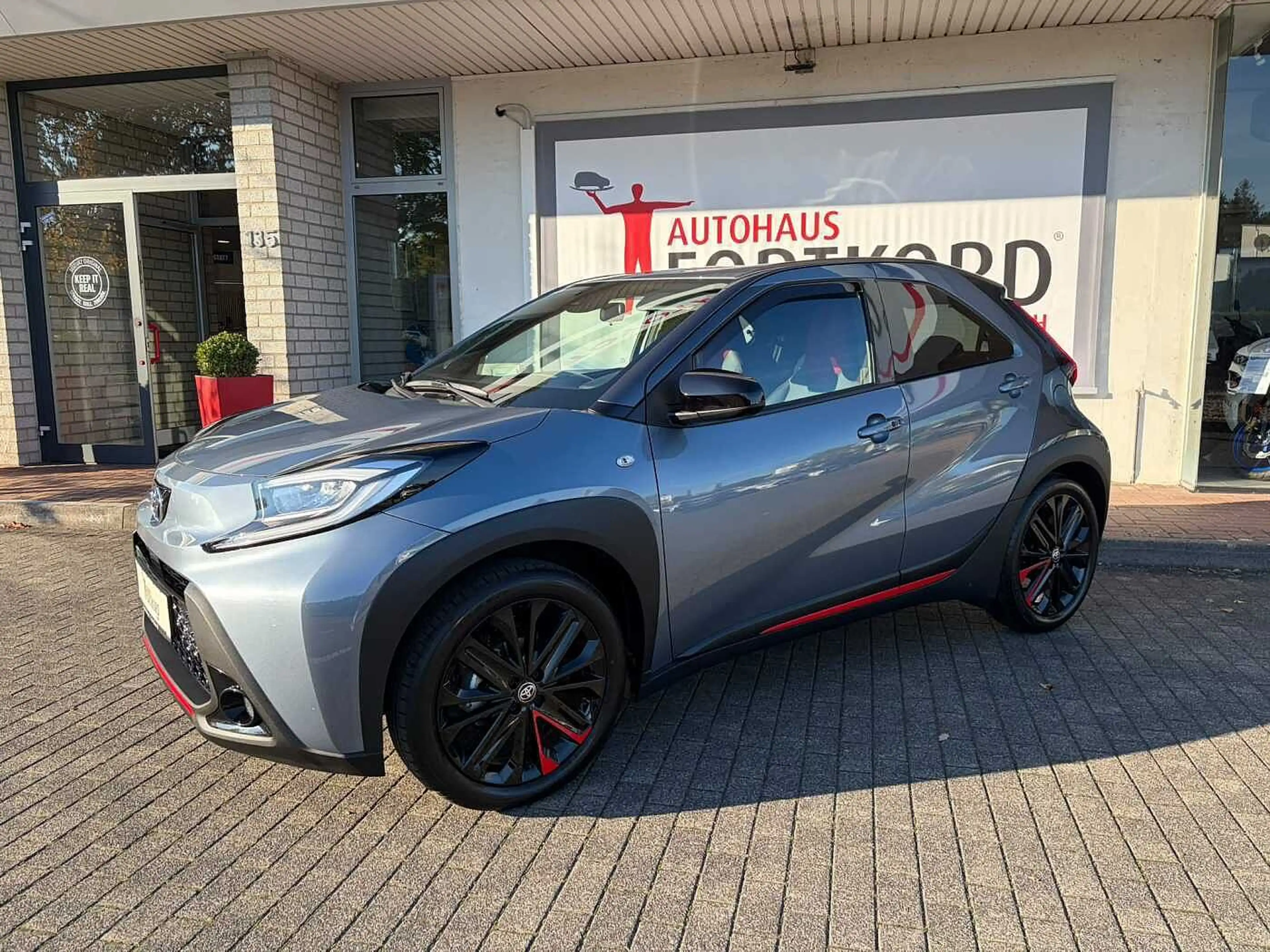 Toyota Aygo X Undercover - JBL, LED, Navi, SZ, PDC, Alu — photo 3