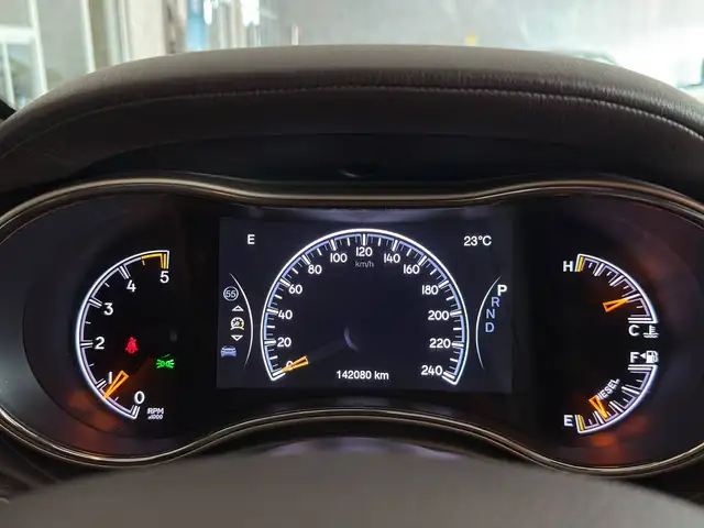 Jeep Grand Cherokee view 9