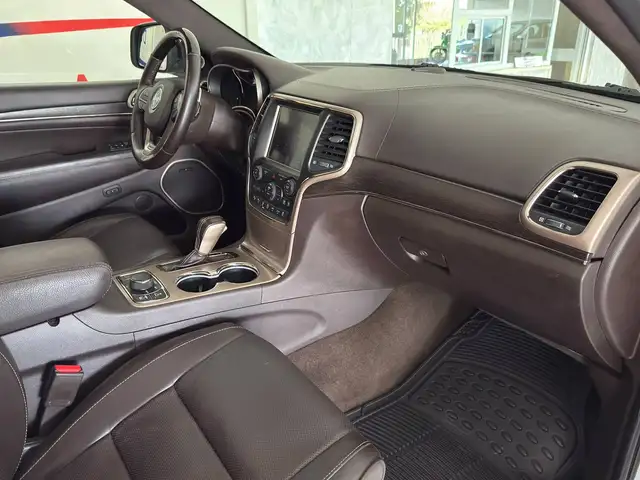 Jeep Grand Cherokee view 5