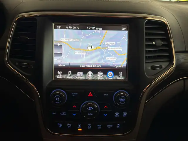 Jeep Grand Cherokee view 12