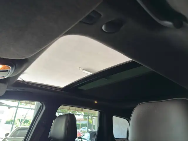 Jeep Grand Cherokee view 14