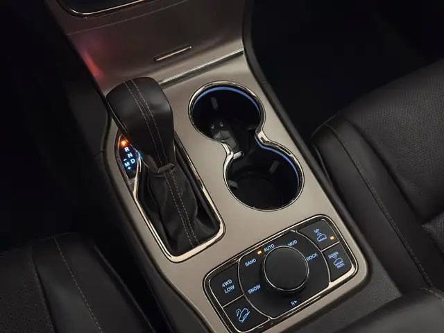 Jeep Grand Cherokee view 15