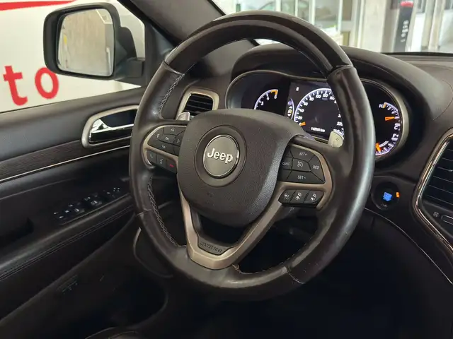Jeep Grand Cherokee view 11