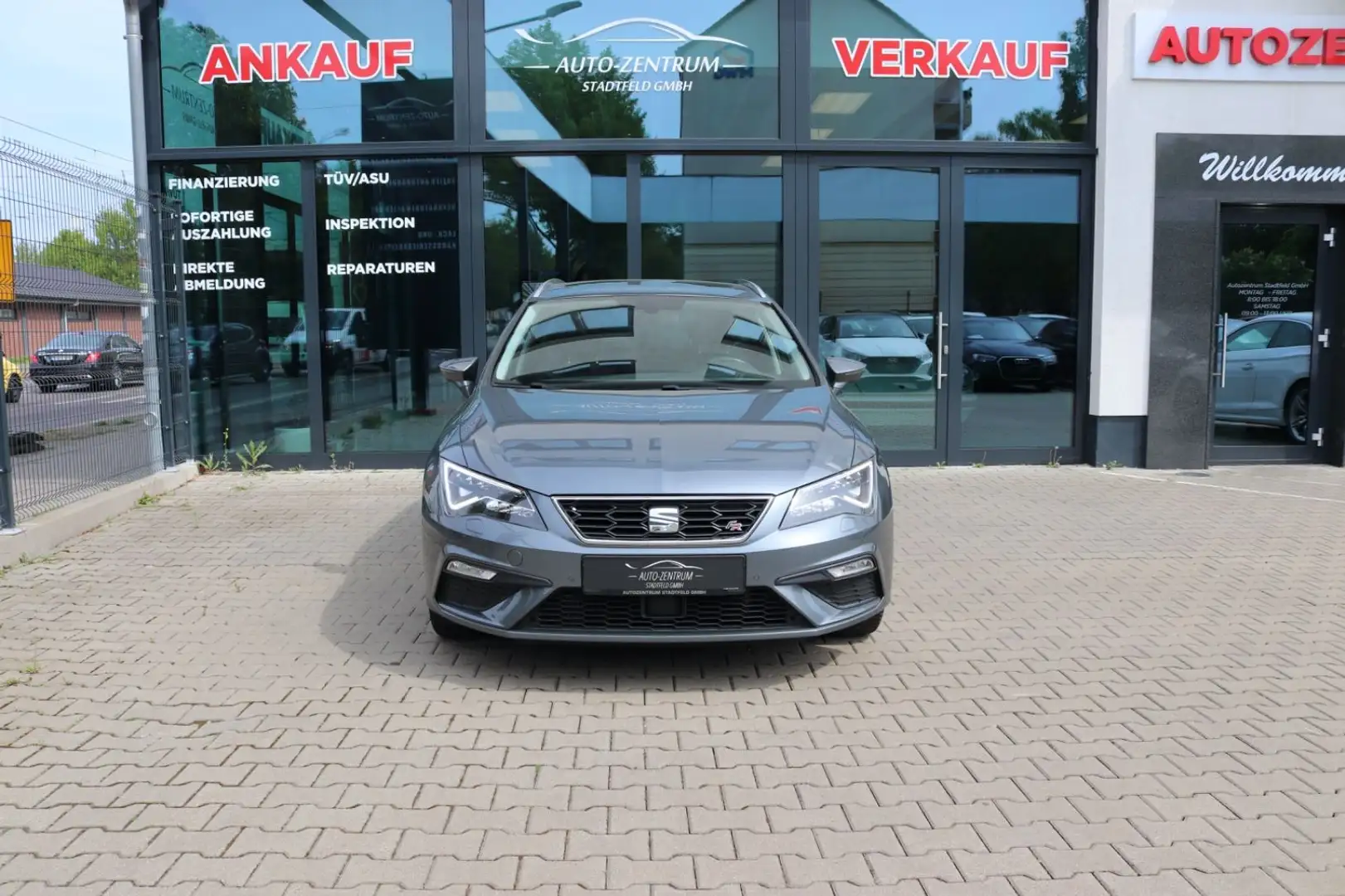 SEAT Leon ST FR Alcantara FullLink Navi SHZ Grau - 2