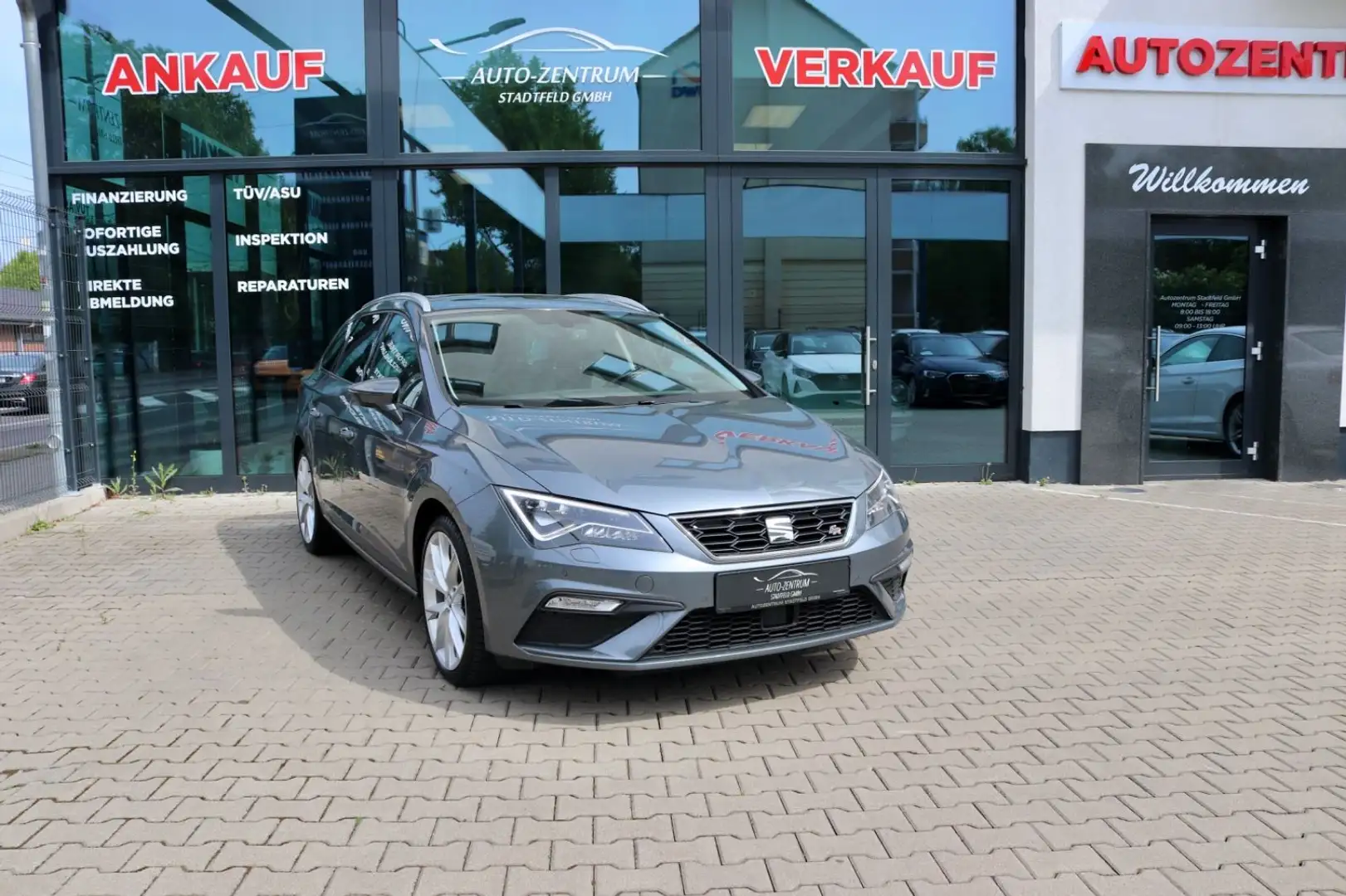 SEAT Leon ST FR Alcantara FullLink Navi SHZ Grau - 1