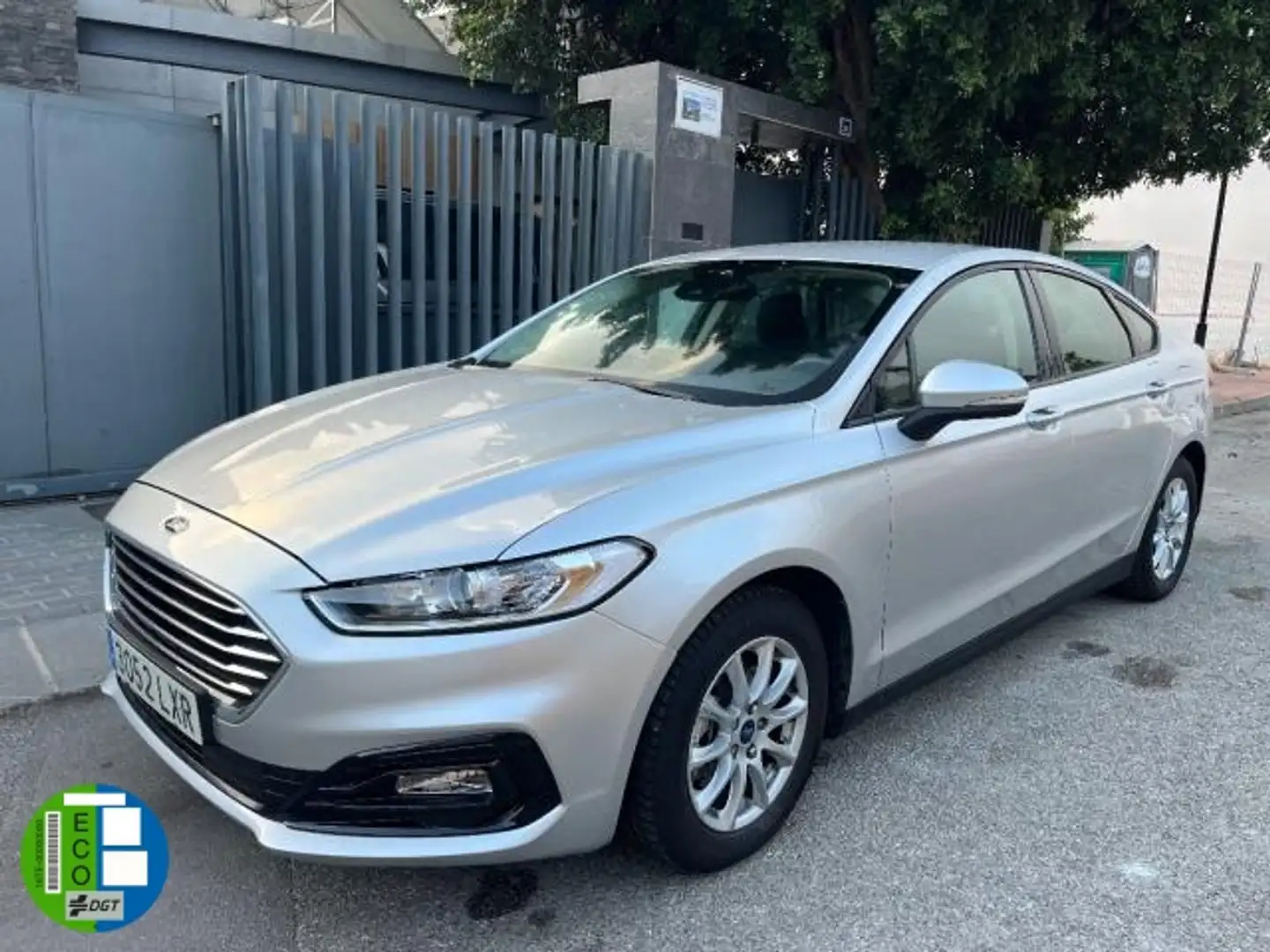 Ford Mondeo 4 puertas Trend HEV 2.0 Híbrido 137 kW (187 CV) Gris - 1