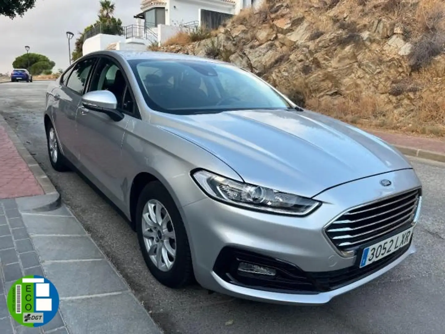 Ford Mondeo 4 puertas Trend HEV 2.0 Híbrido 137 kW (187 CV) Gris - 2