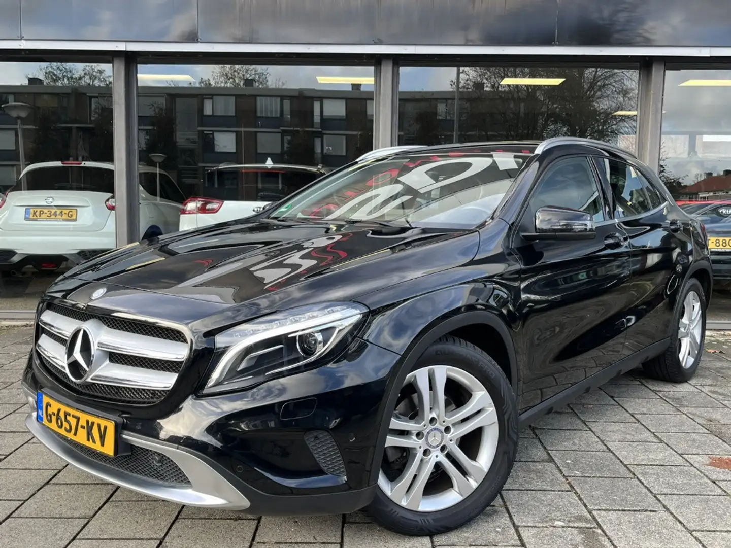 Mercedes-Benz GLA 200 Ambition // GROOT NAVI // PDC // AIRCO // CRUISE / Zwart - 2