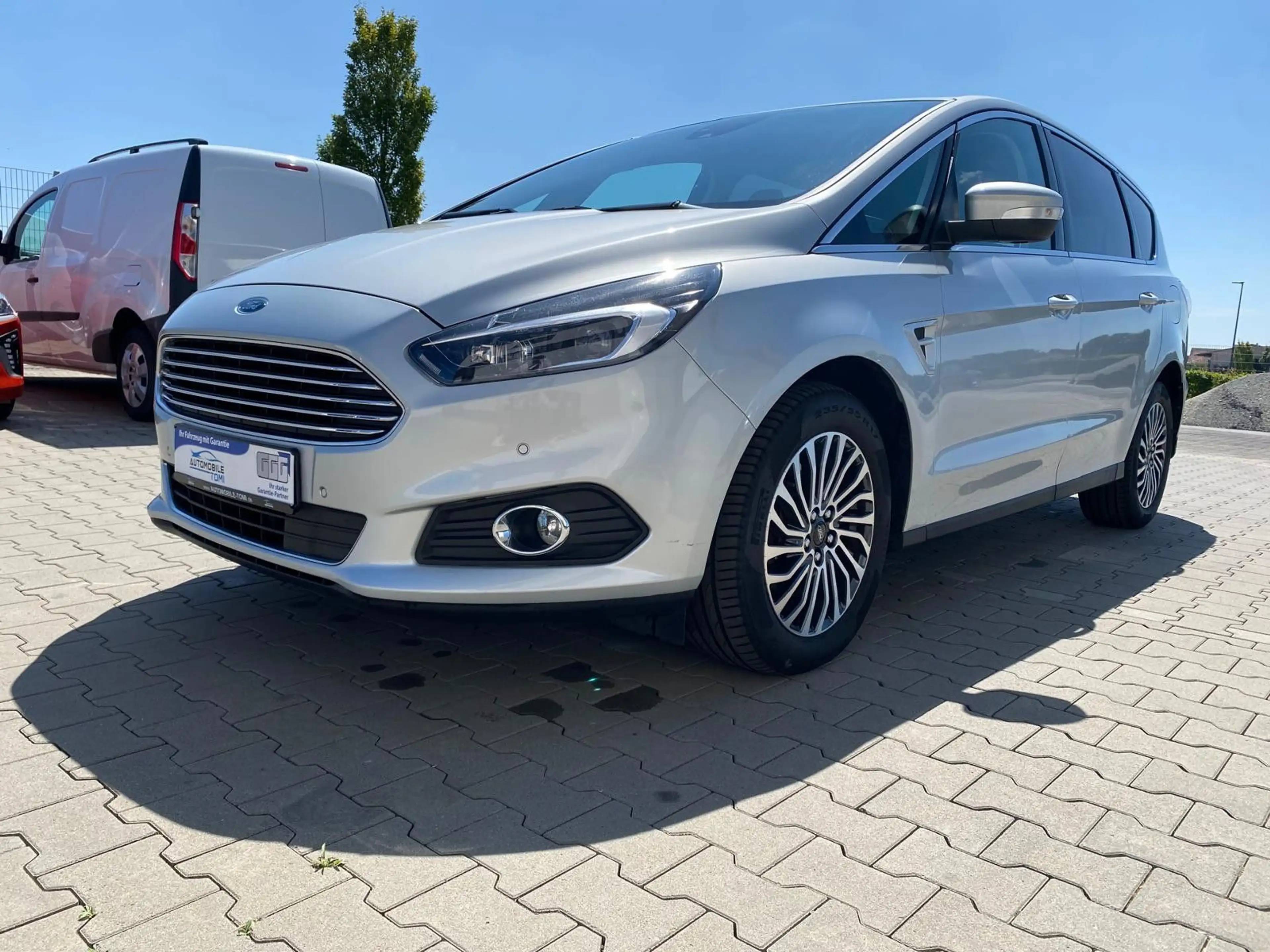 Ford S-Max S-MAX Titanium/7 SITZE/NAVI/SERVICE NEU
