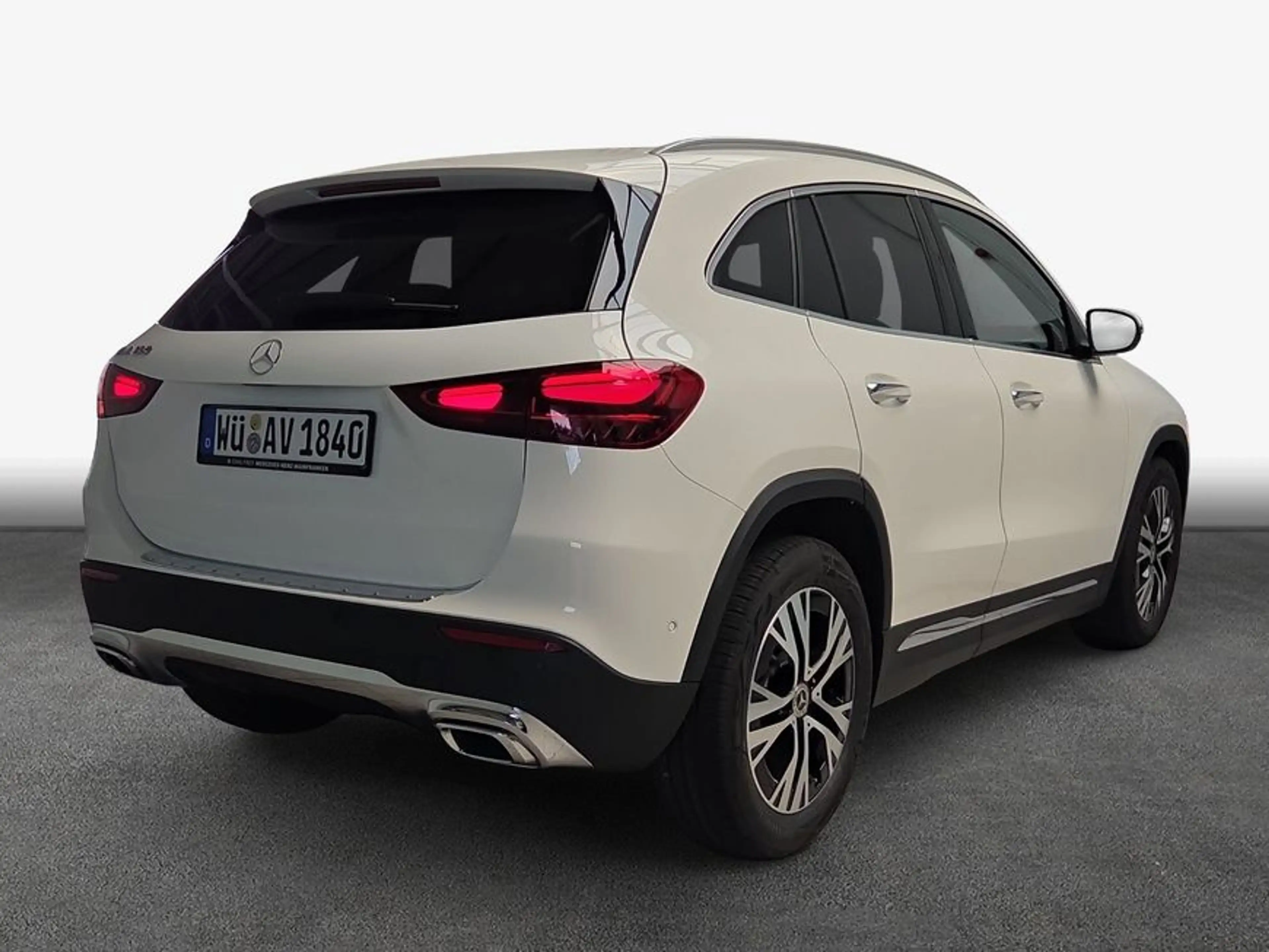 Mercedes-Benz GLA 180 GLA — photo 2