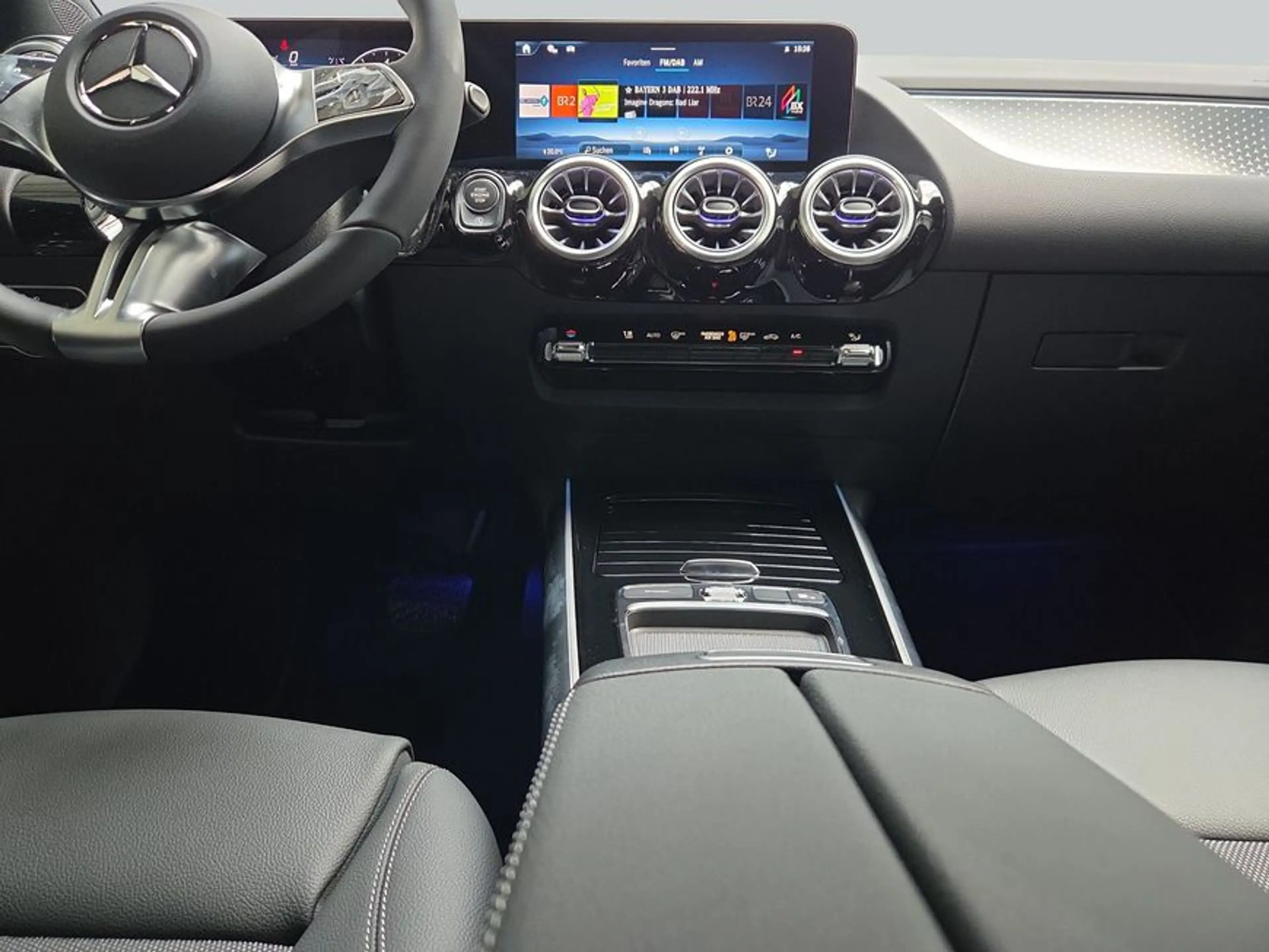 Mercedes-Benz GLA 180 GLA — photo 14