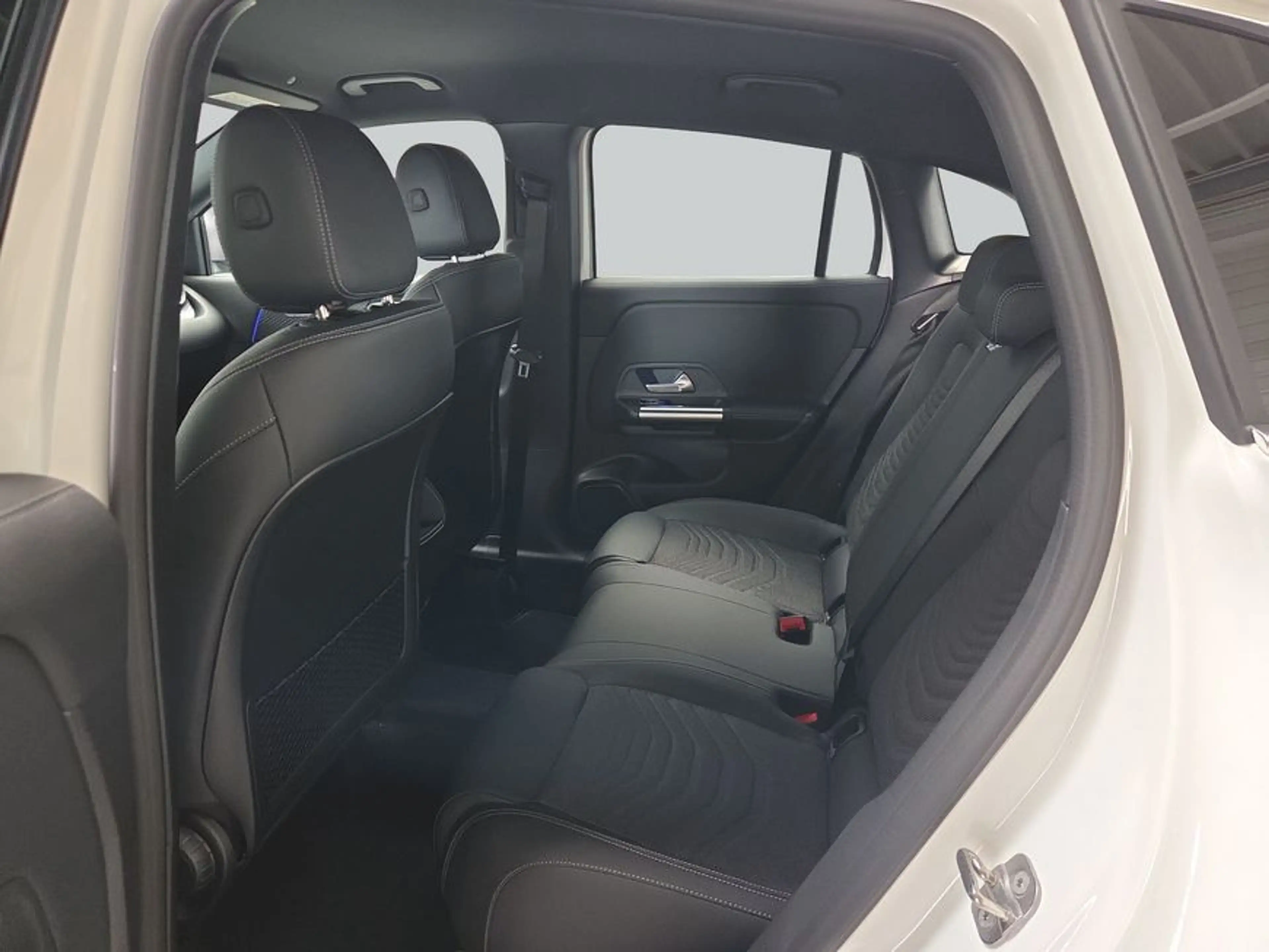 Mercedes-Benz GLA 180 GLA — photo 11