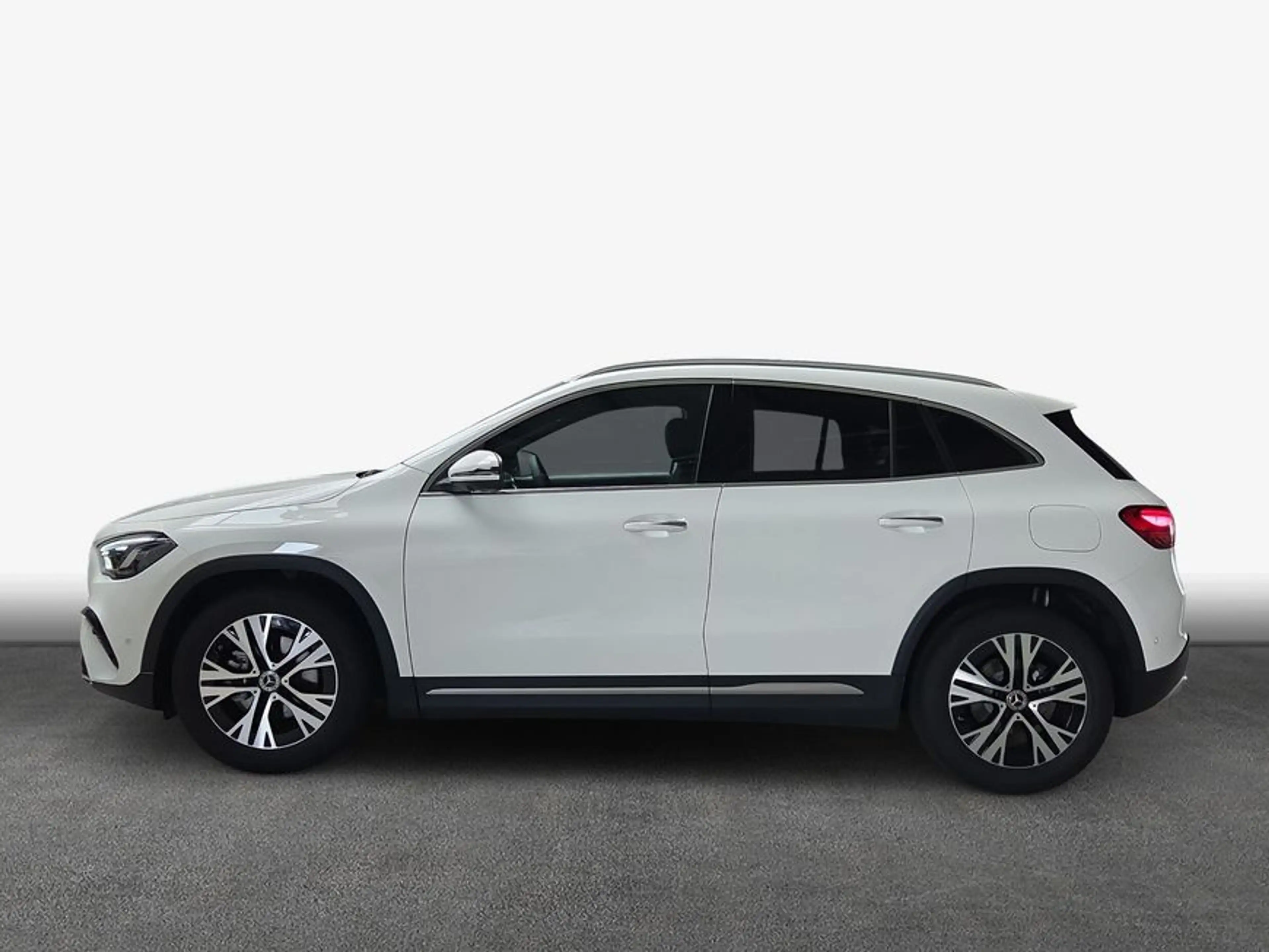 Mercedes-Benz GLA 180 GLA — photo 4