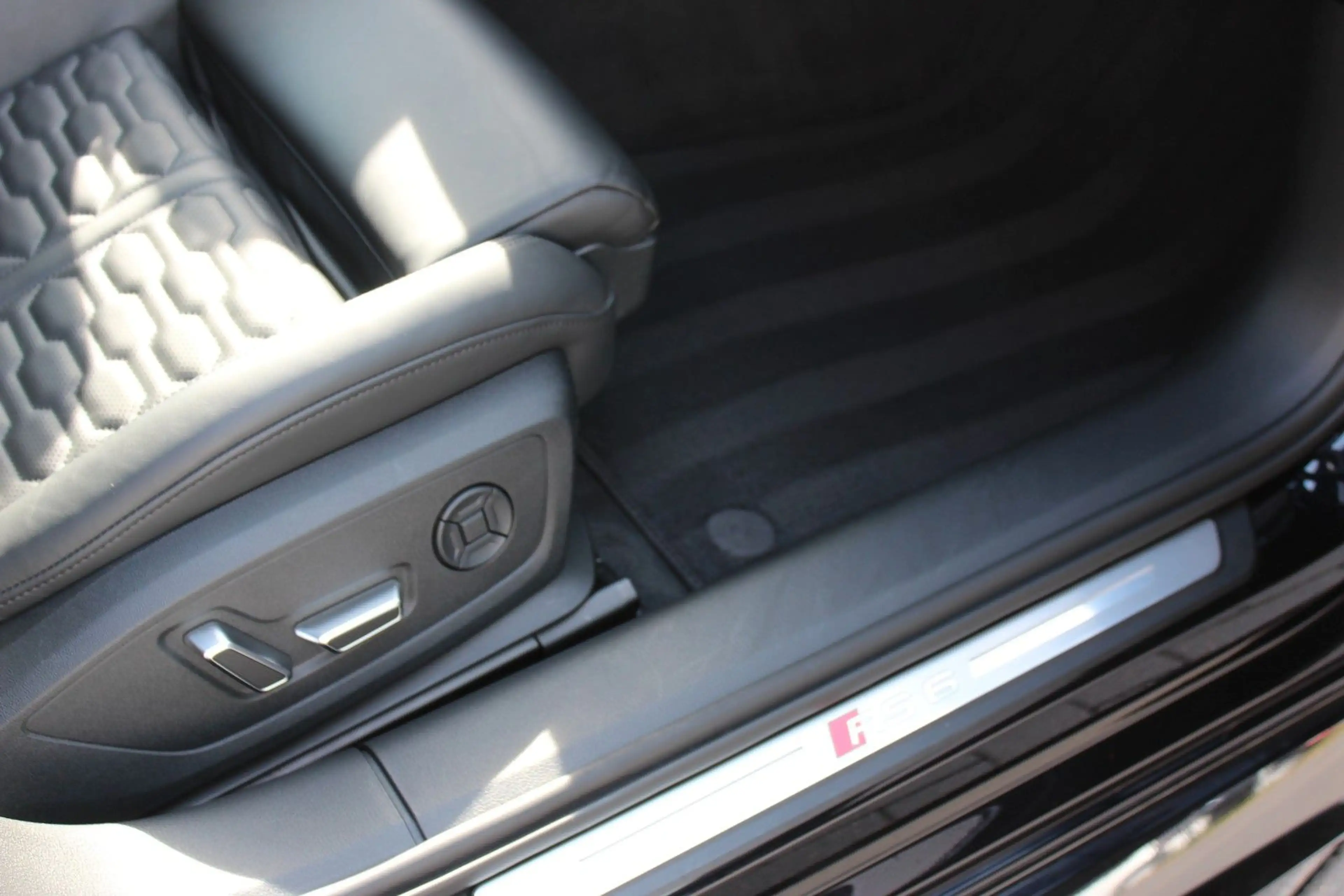 Audi RS6 performance B&O adv., Sthzg, AHK, 22Y, 191NP — photo 11