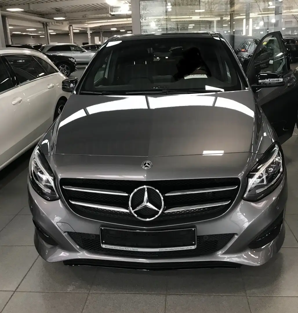 Mercedes-Benz B 220 4Matic 7G-DCT AMG Line Grau - 1