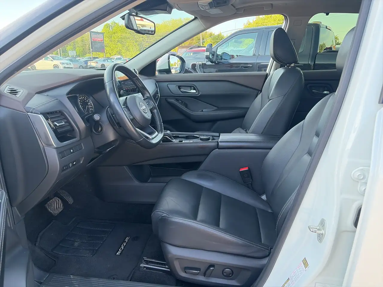 Nissan Rogue снимка Nissan Rogue