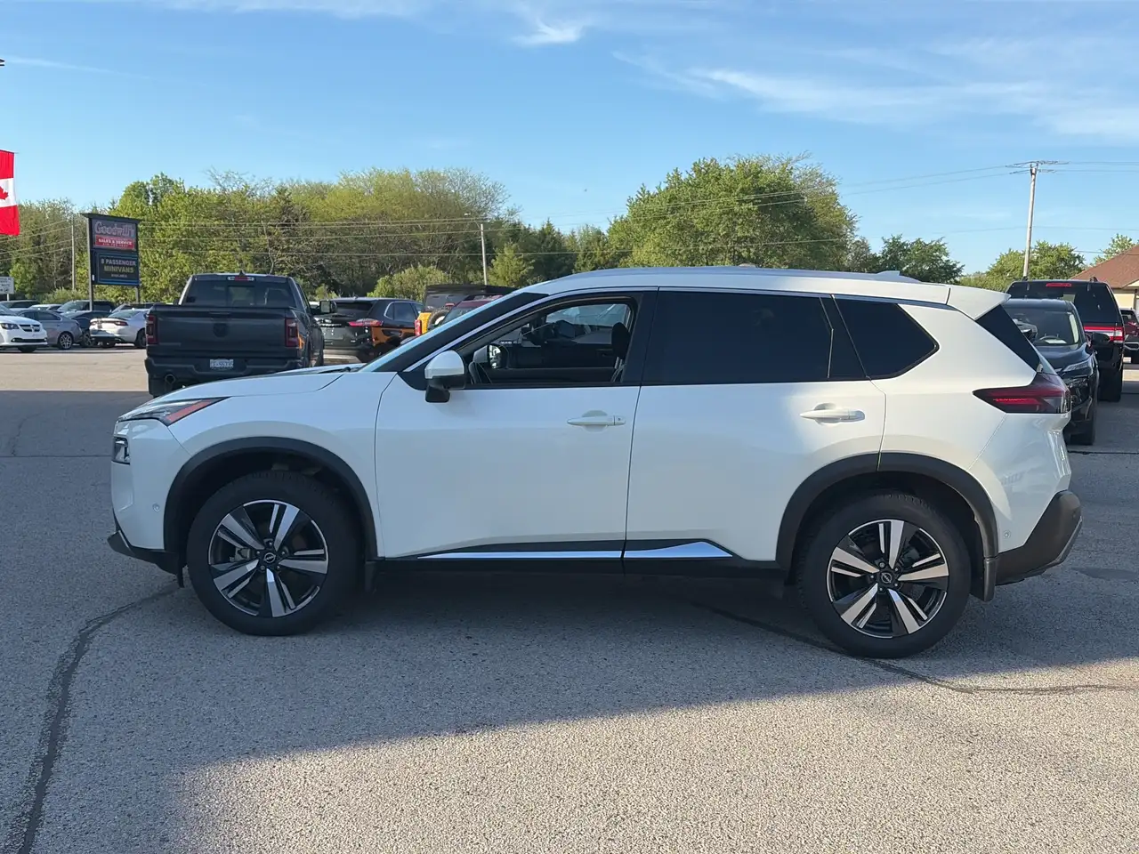 Nissan Rogue снимка Nissan Rogue