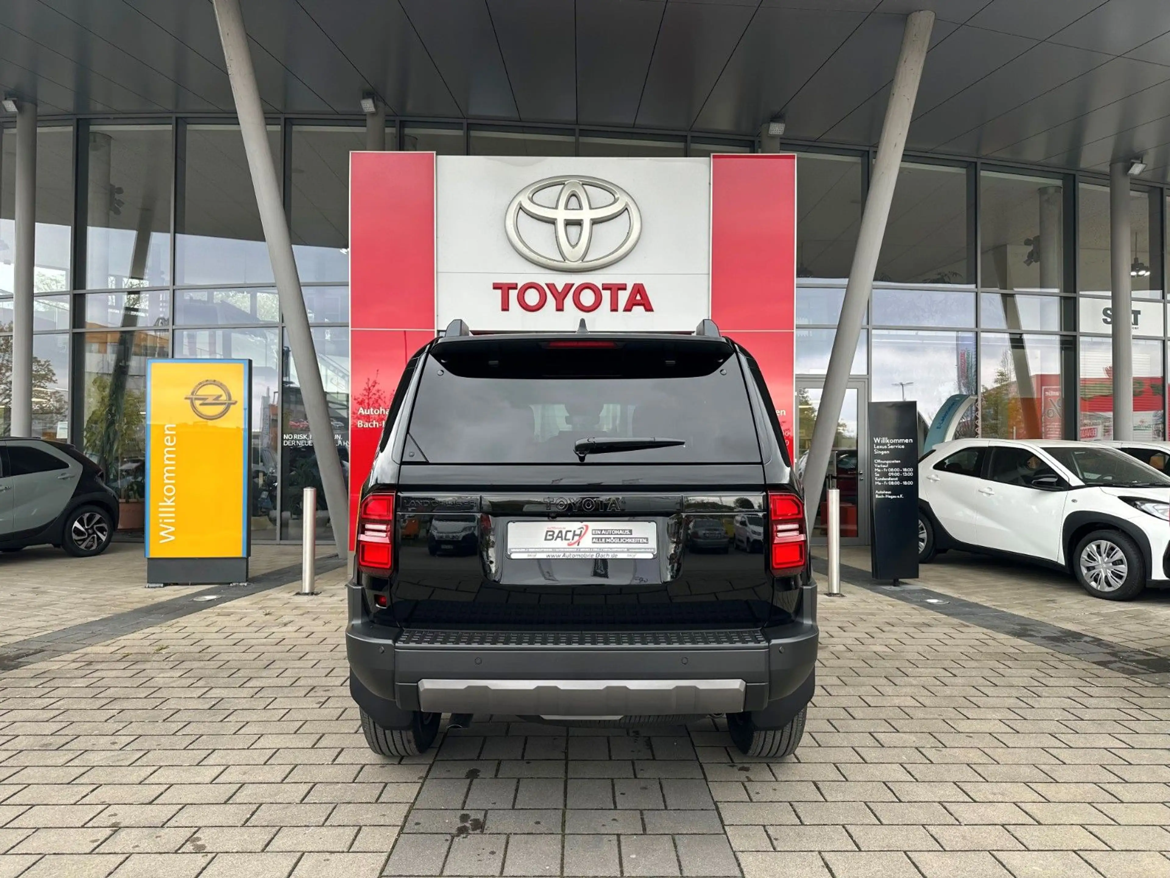 Toyota Land Cruiser 2.8 D-4D 151 kW AWD Lounge PANORAMA — photo 7