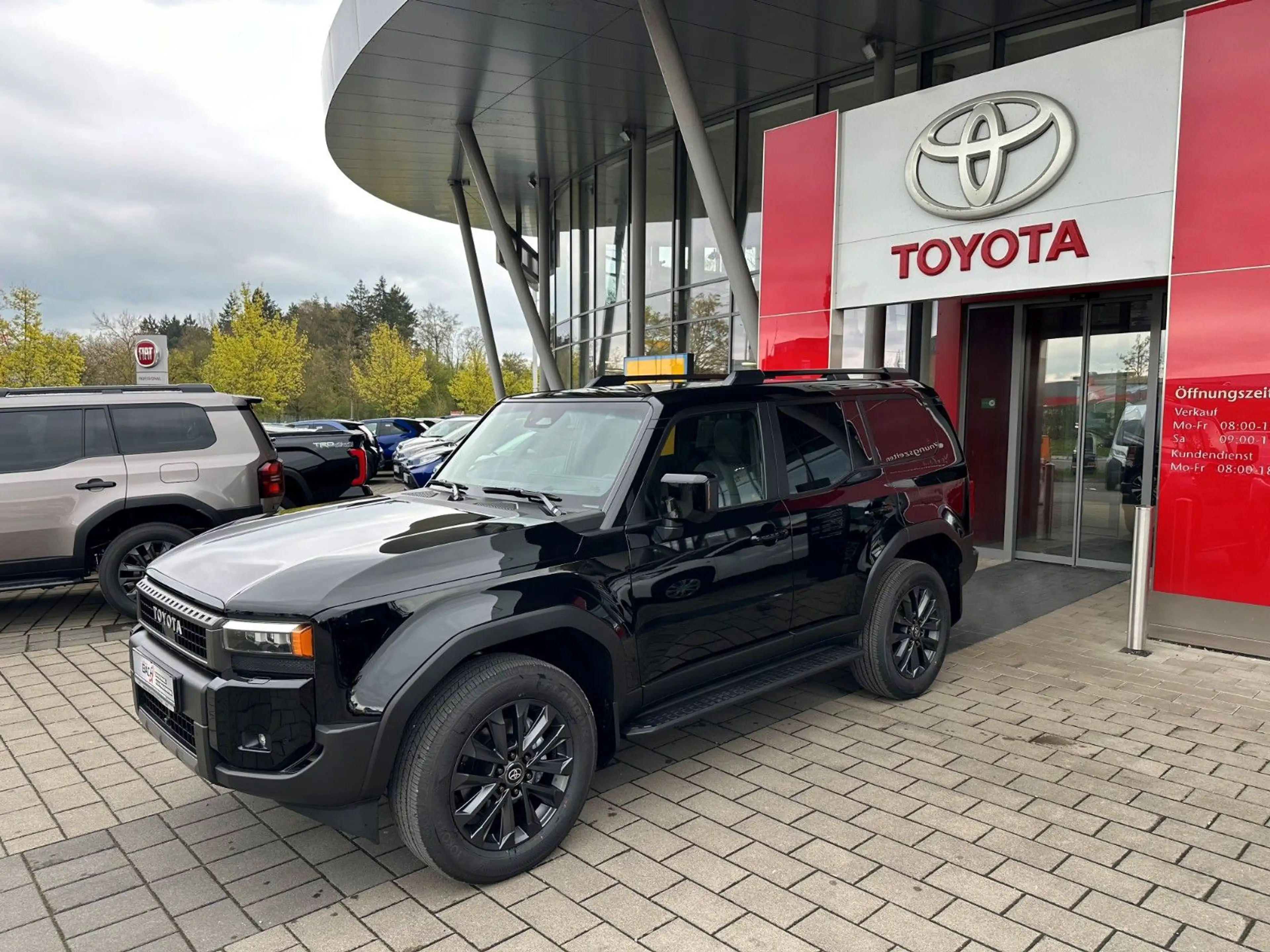 Toyota Land Cruiser 2.8 D-4D 151 kW AWD Lounge PANORAMA — photo 2