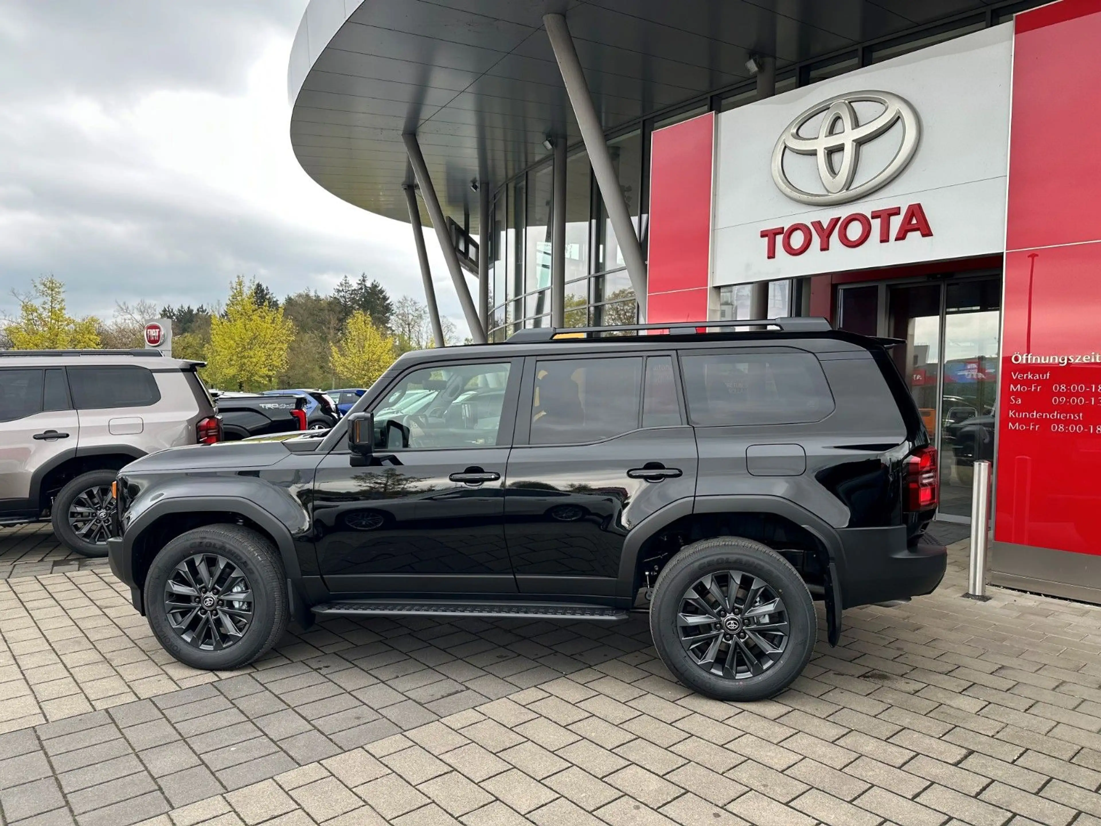 Toyota Land Cruiser 2.8 D-4D 151 kW AWD Lounge PANORAMA — photo 3