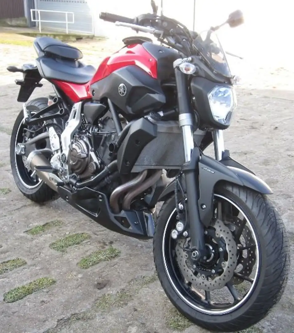 Yamaha MT-07 Roşu - 1