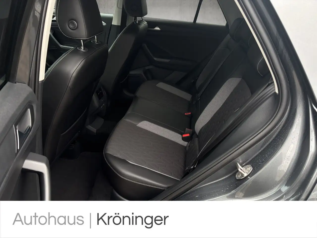 Volkswagen T-Roc GOAL 1.5 TSI DSG AHK Navi ACC Rück 10