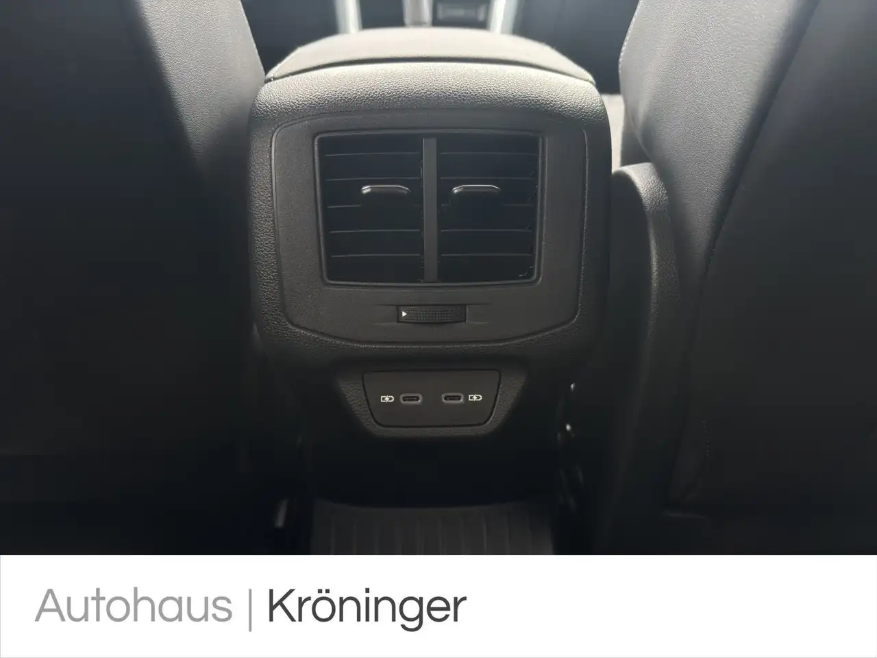 Volkswagen T-Roc GOAL 1.5 TSI DSG AHK Navi ACC Rück 16
