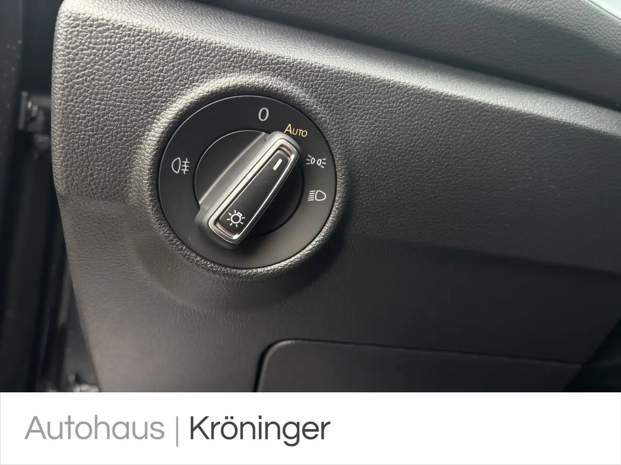 Volkswagen T-Roc GOAL 1.5 TSI DSG AHK Navi ACC Rück 17