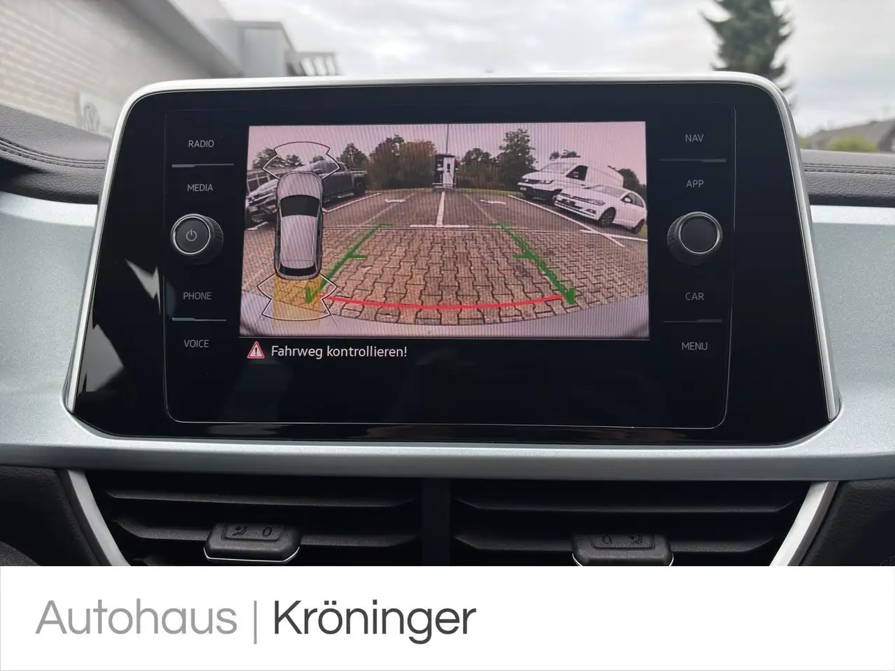 Volkswagen T-Roc GOAL 1.5 TSI DSG AHK Navi ACC Rück 18