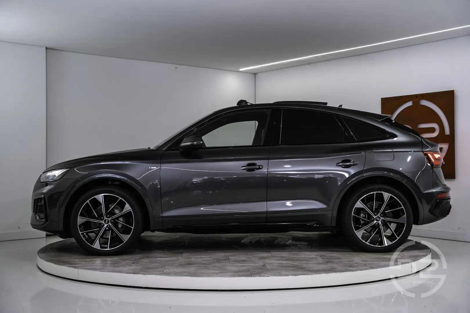 Audi Q5 Sportback 50 TFSI e S Edition 300PK | Pano | Lucht Grijs - 2