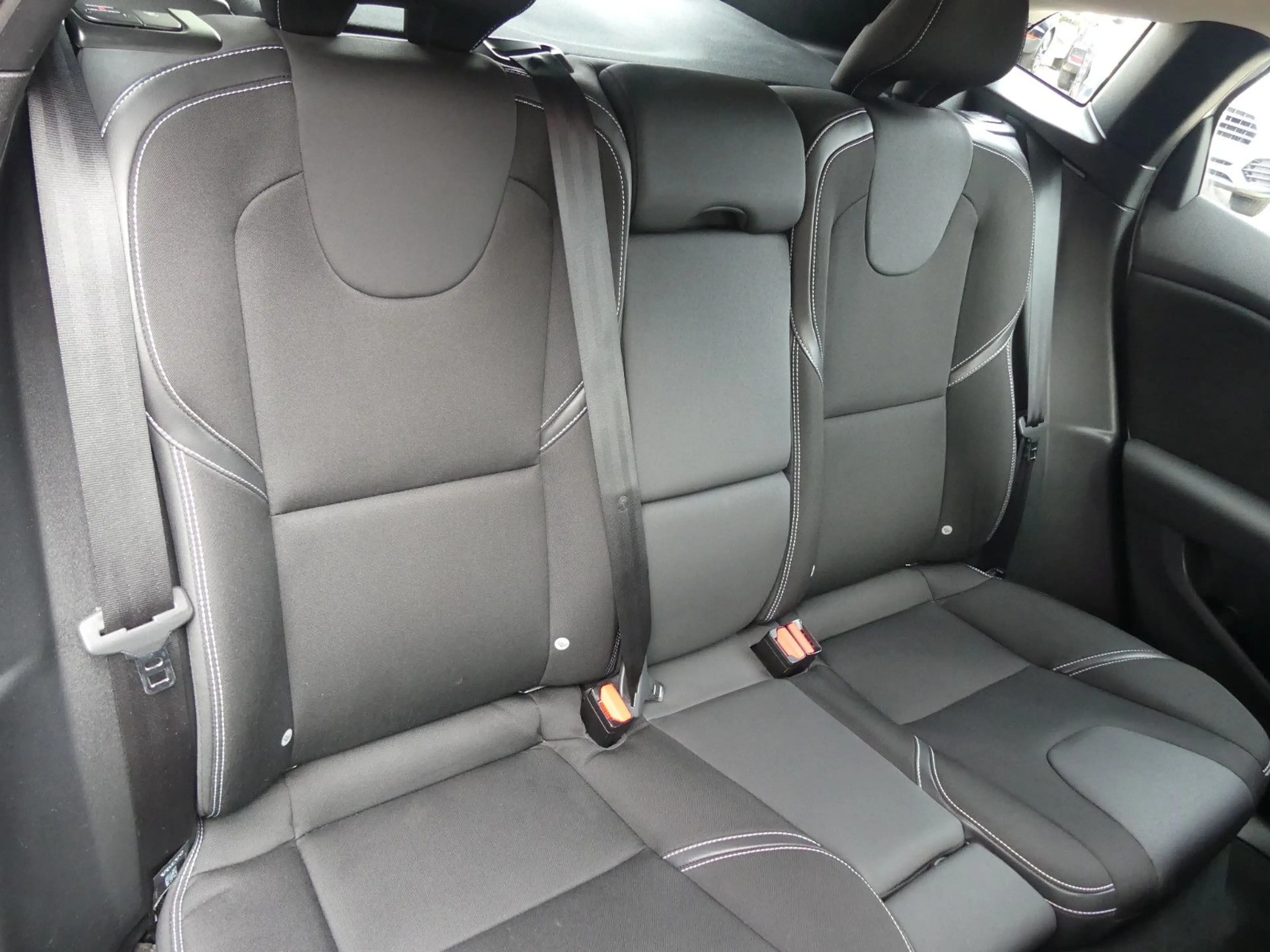 Volvo V40 Momentum*Navi*Sitzhzg*Kamera*AHK*LED — photo 22