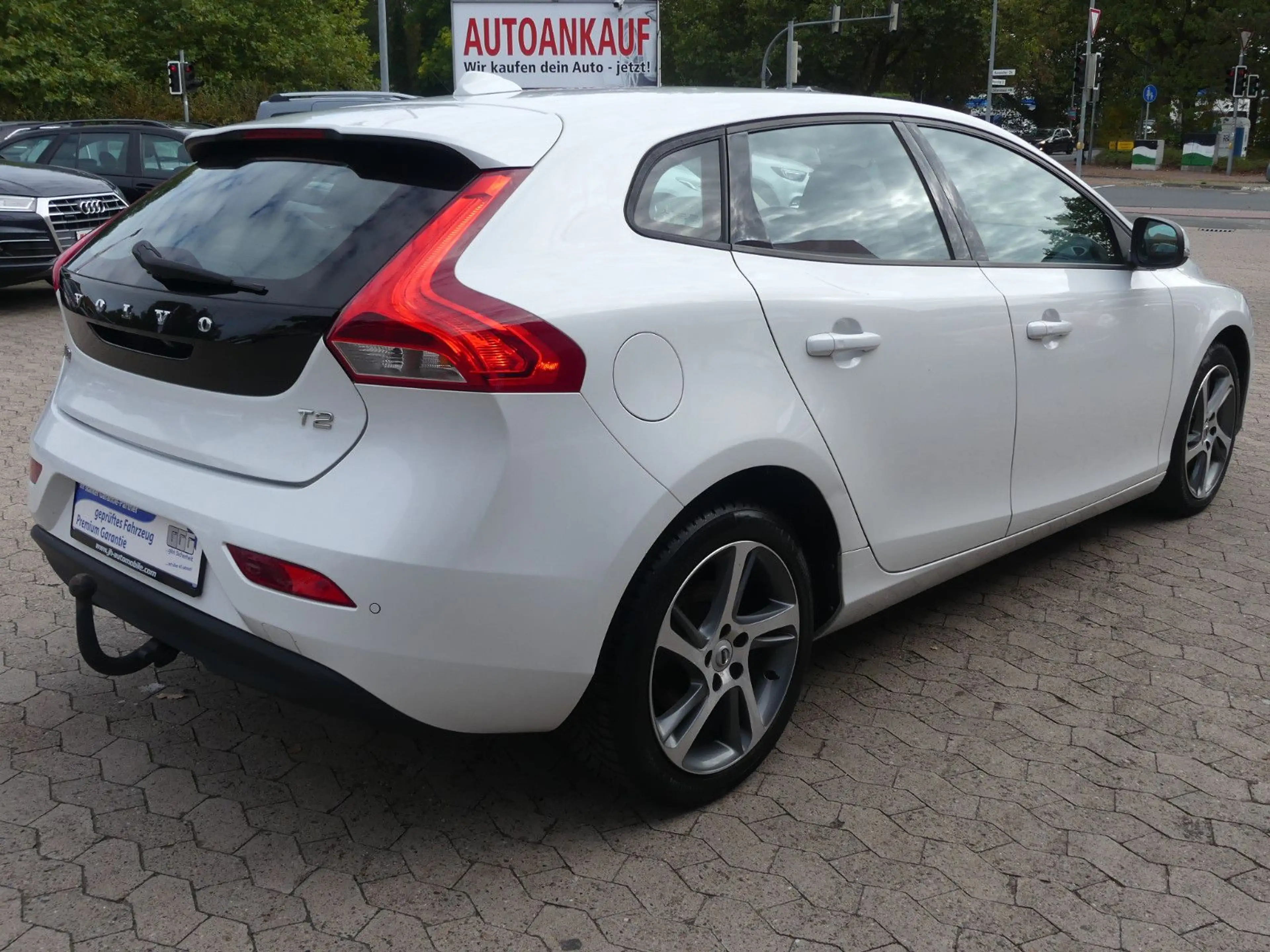 Volvo V40 Momentum*Navi*Sitzhzg*Kamera*AHK*LED — photo 5