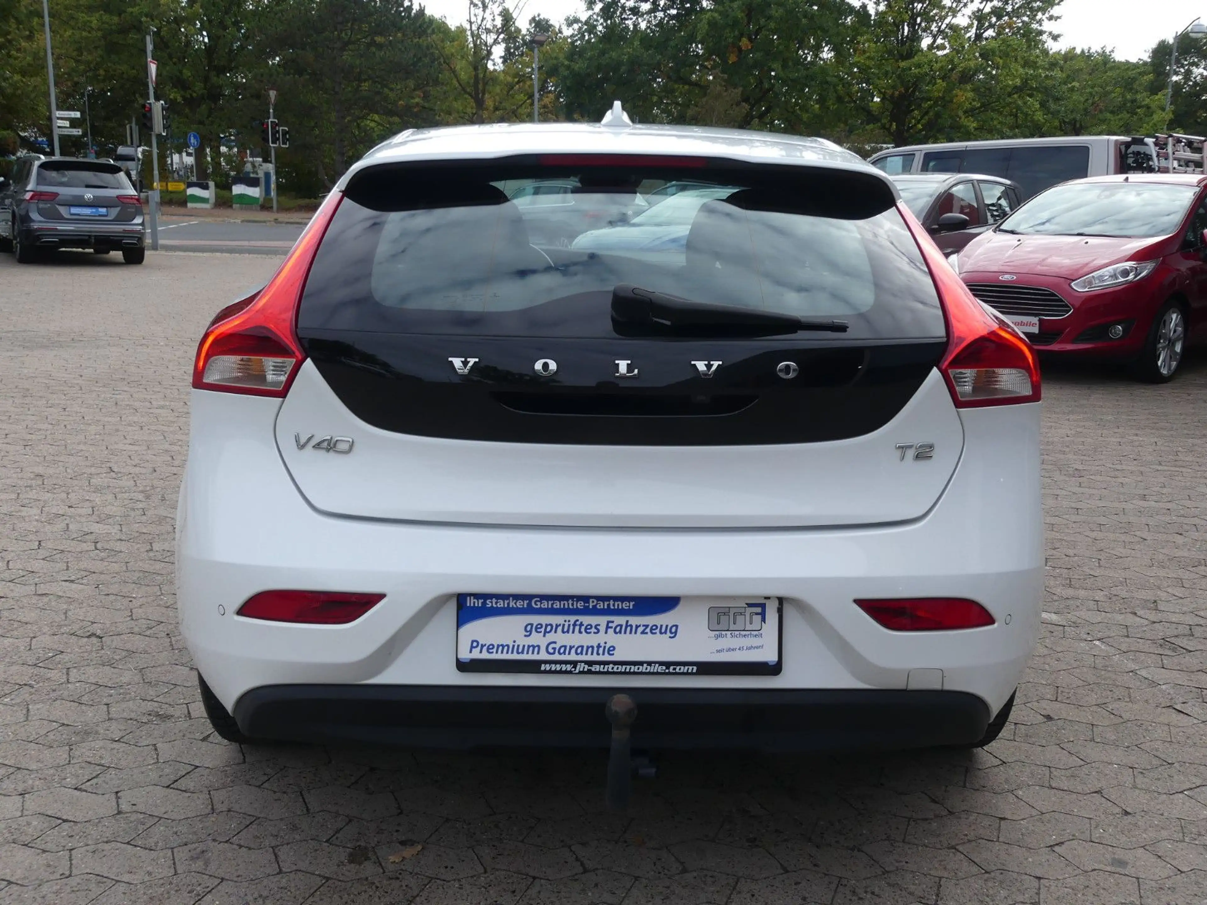 Volvo V40 Momentum*Navi*Sitzhzg*Kamera*AHK*LED — photo 4