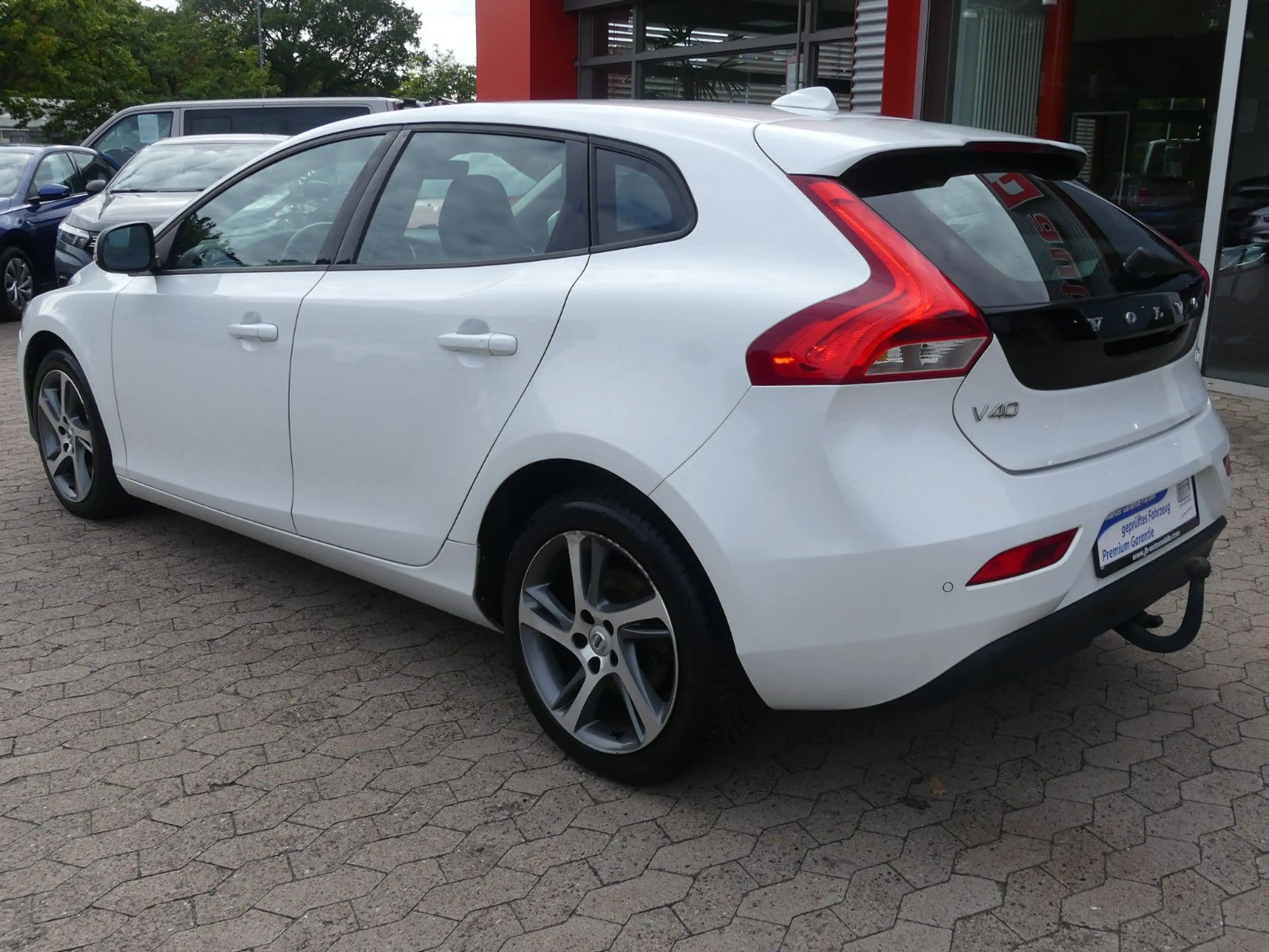 Volvo V40 Momentum*Navi*Sitzhzg*Kamera*AHK*LED — photo 3