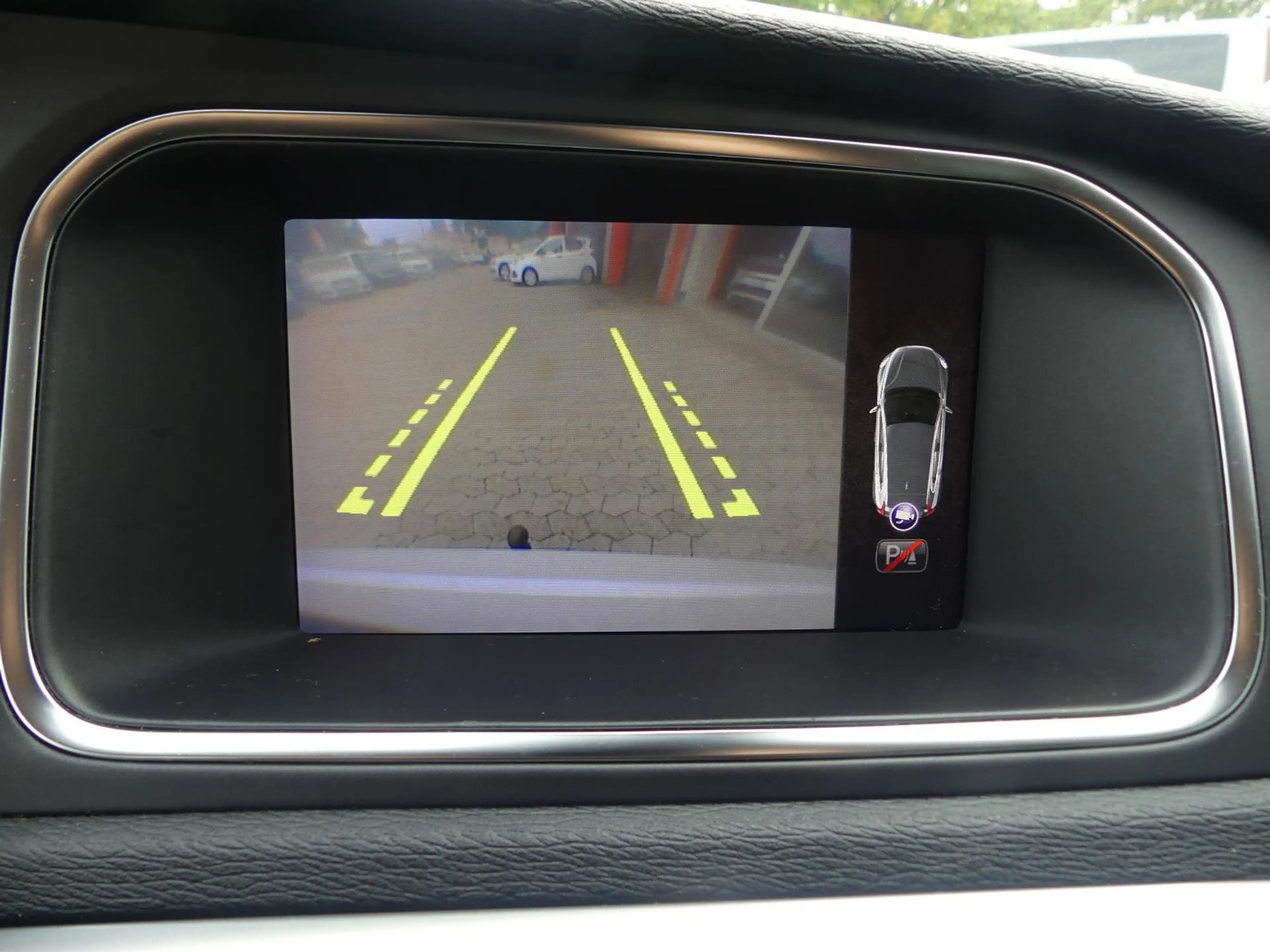 Volvo V40 Momentum*Navi*Sitzhzg*Kamera*AHK*LED — photo 19