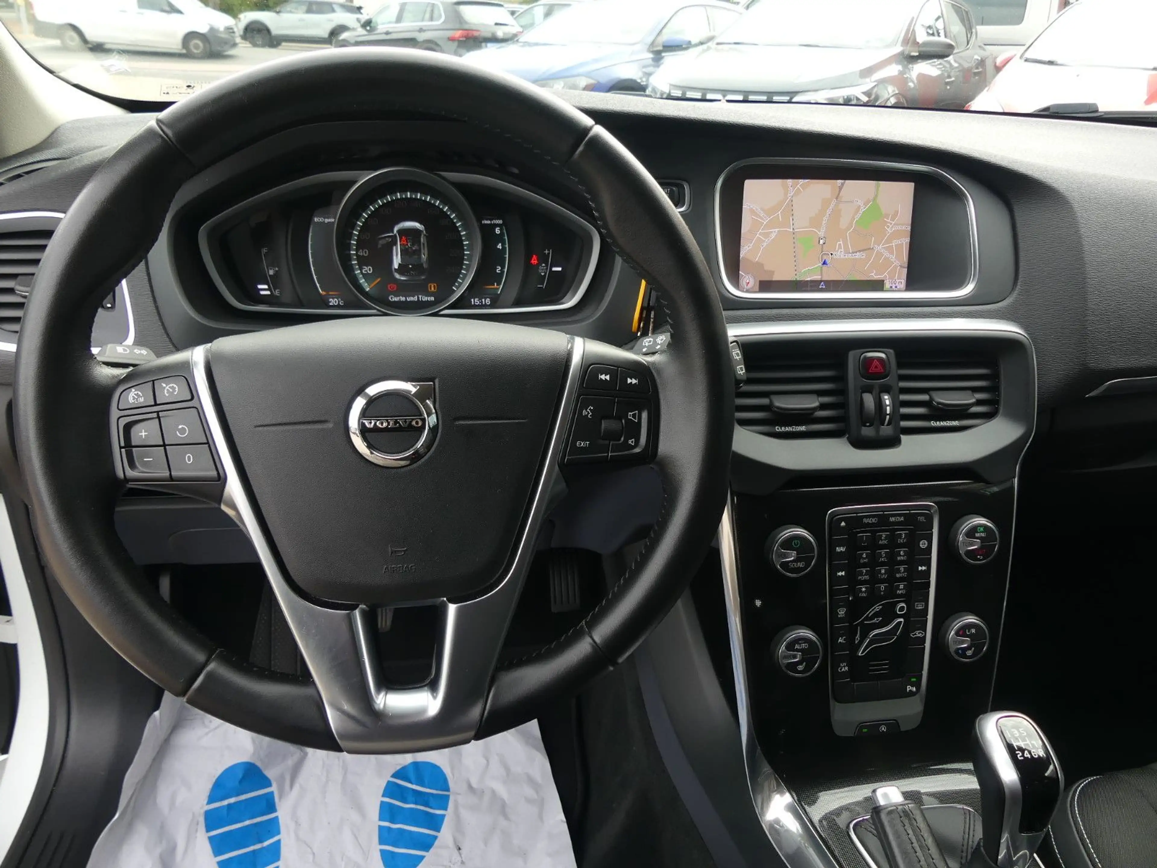 Volvo V40 Momentum*Navi*Sitzhzg*Kamera*AHK*LED — photo 12