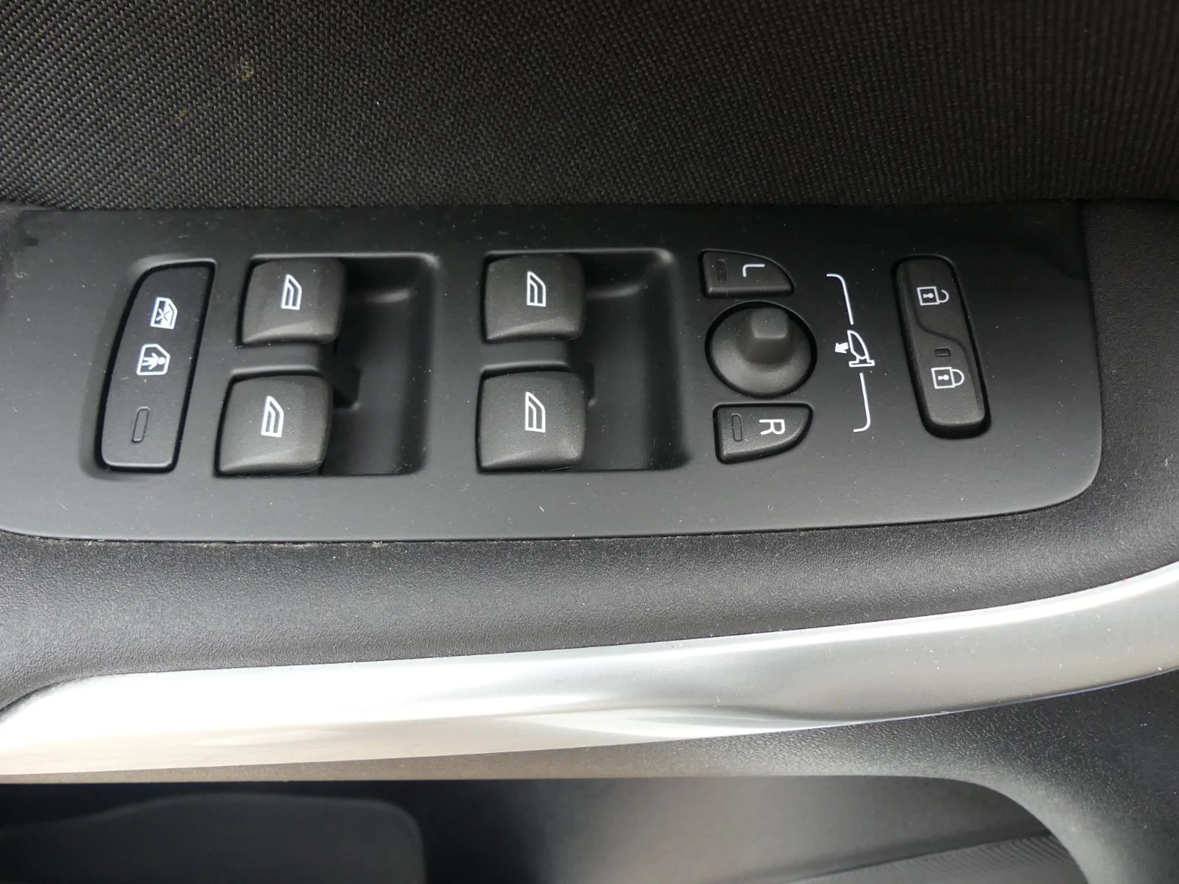 Volvo V40 Momentum*Navi*Sitzhzg*Kamera*AHK*LED — photo 20