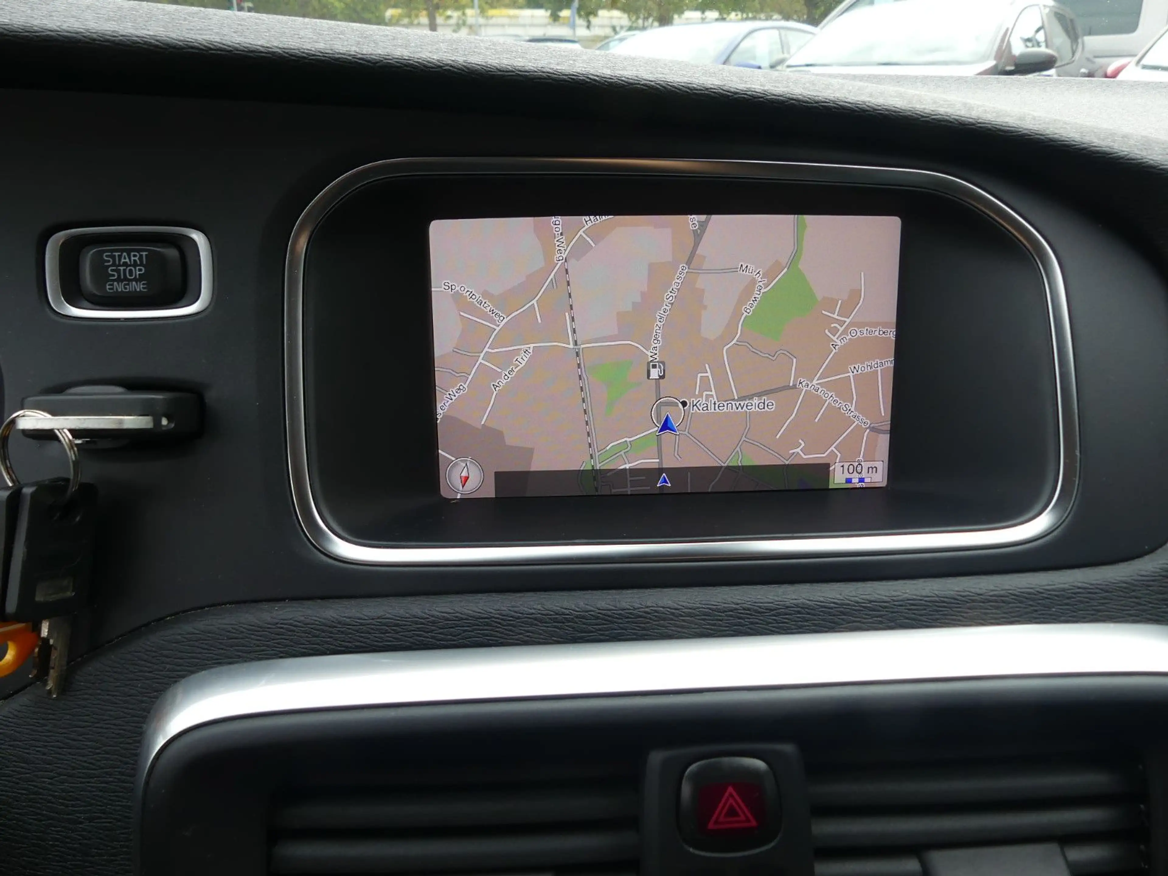 Volvo V40 Momentum*Navi*Sitzhzg*Kamera*AHK*LED — photo 16